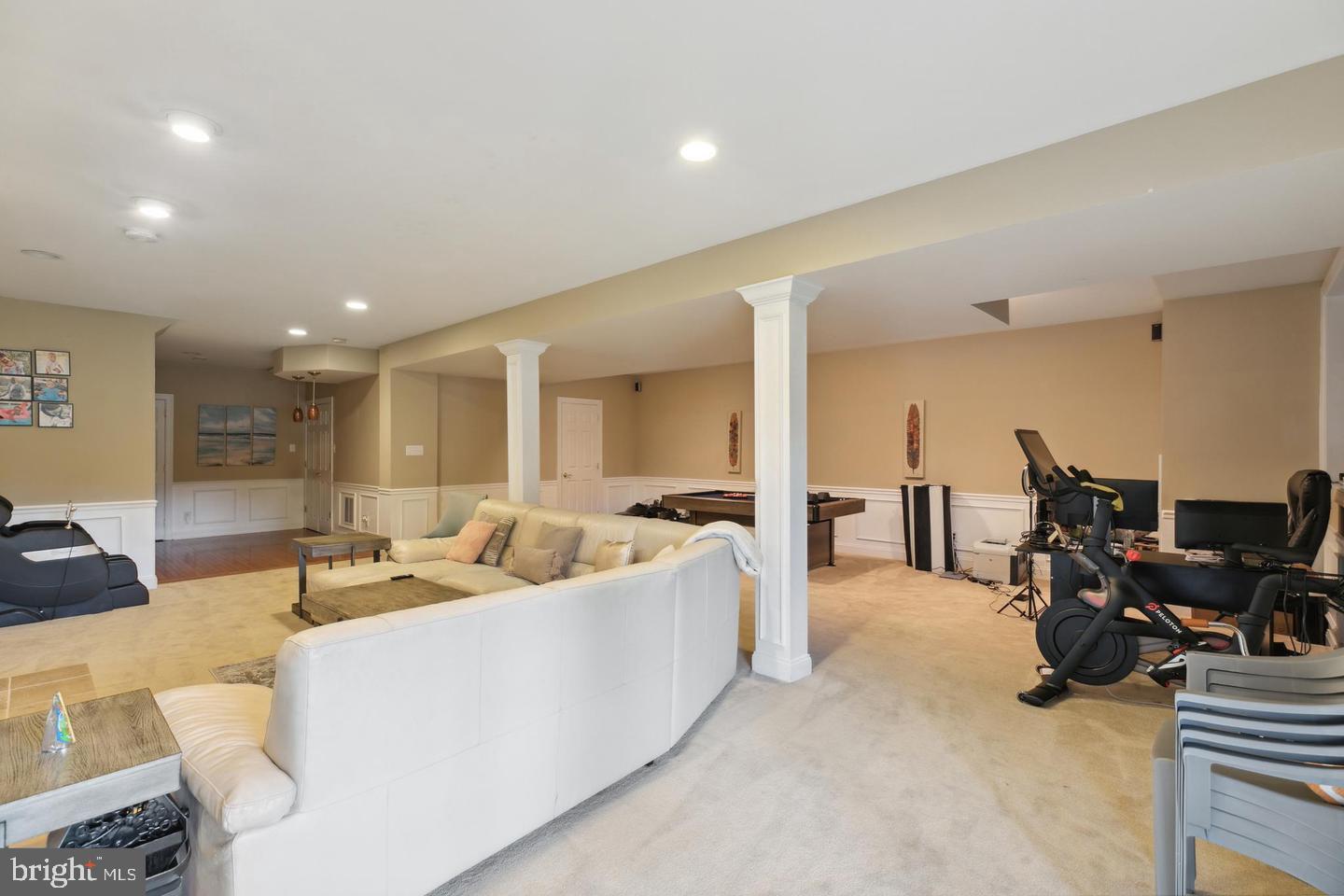 LAUREL BROOKE - Residential