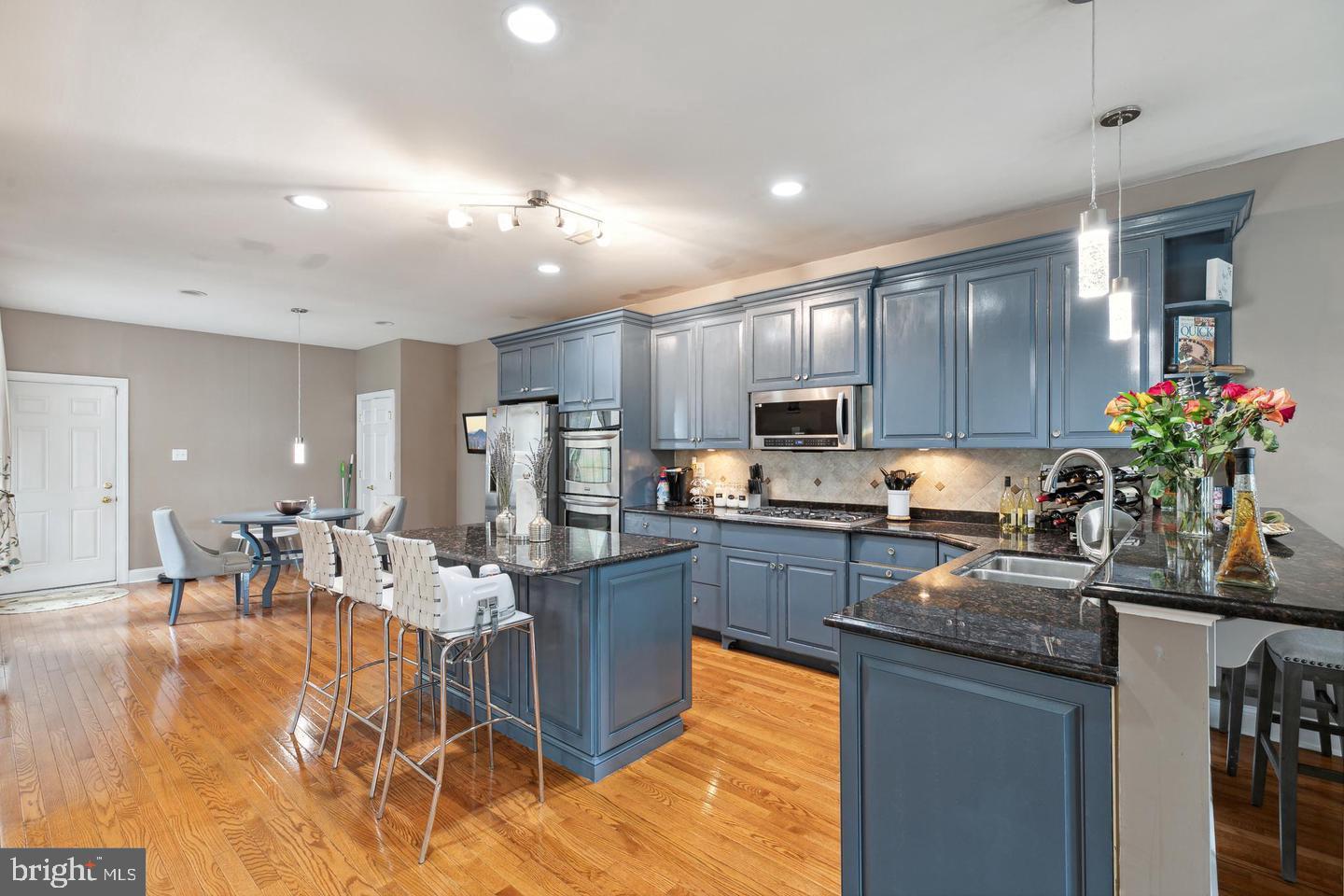 LAUREL BROOKE - Residential