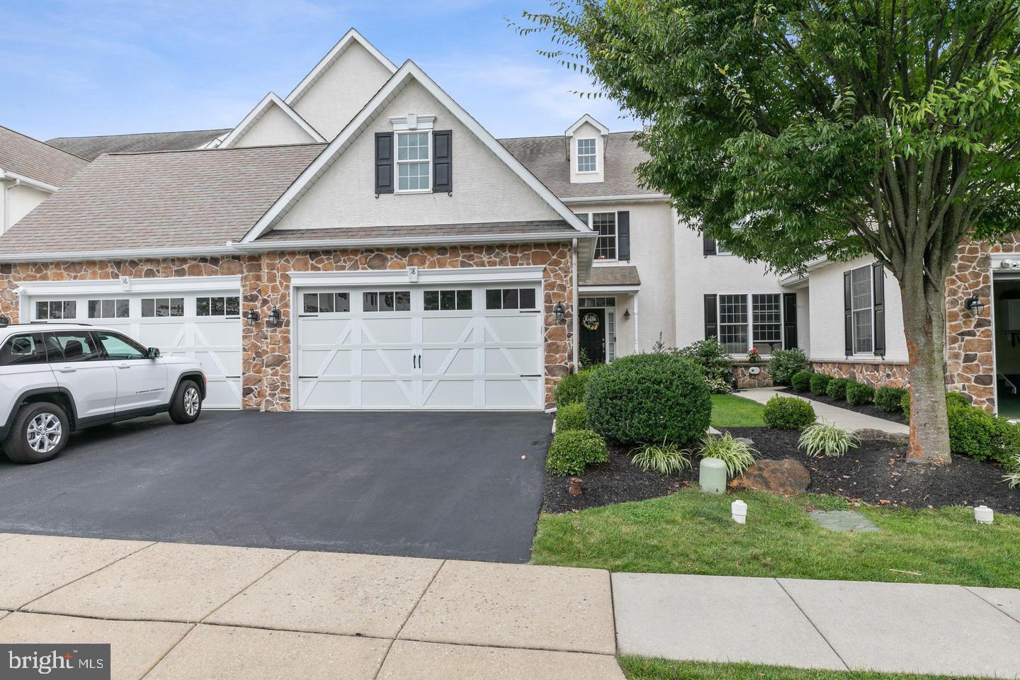 LAUREL BROOKE - Residential