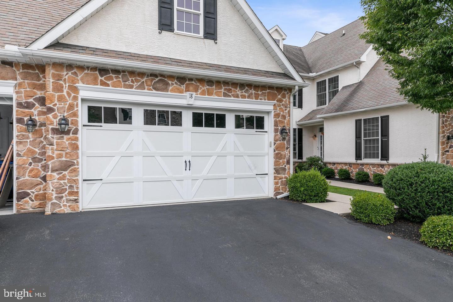 LAUREL BROOKE - Residential