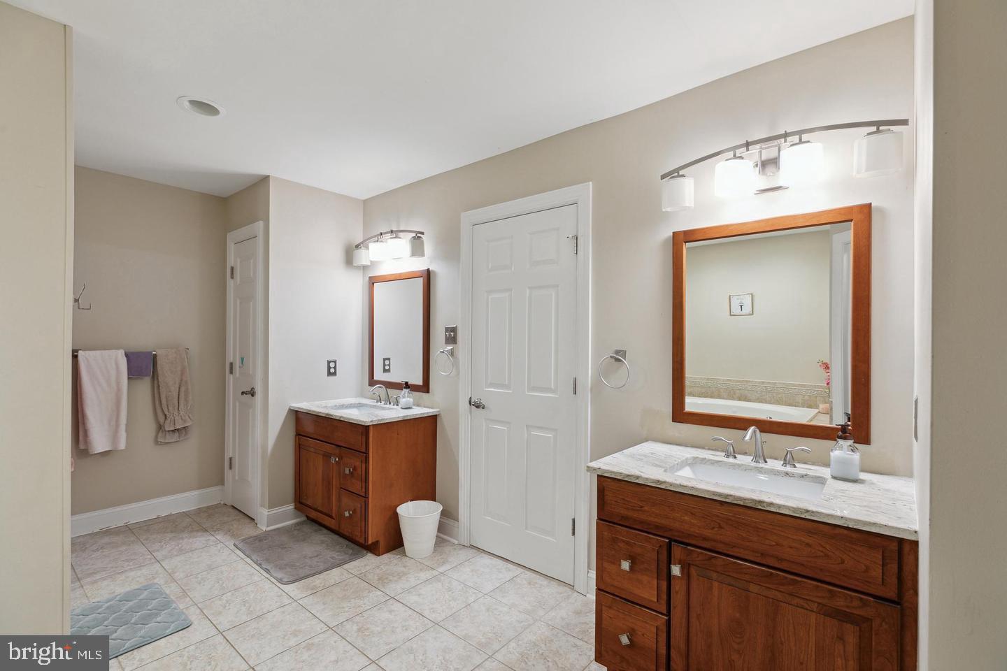 LAUREL BROOKE - Residential
