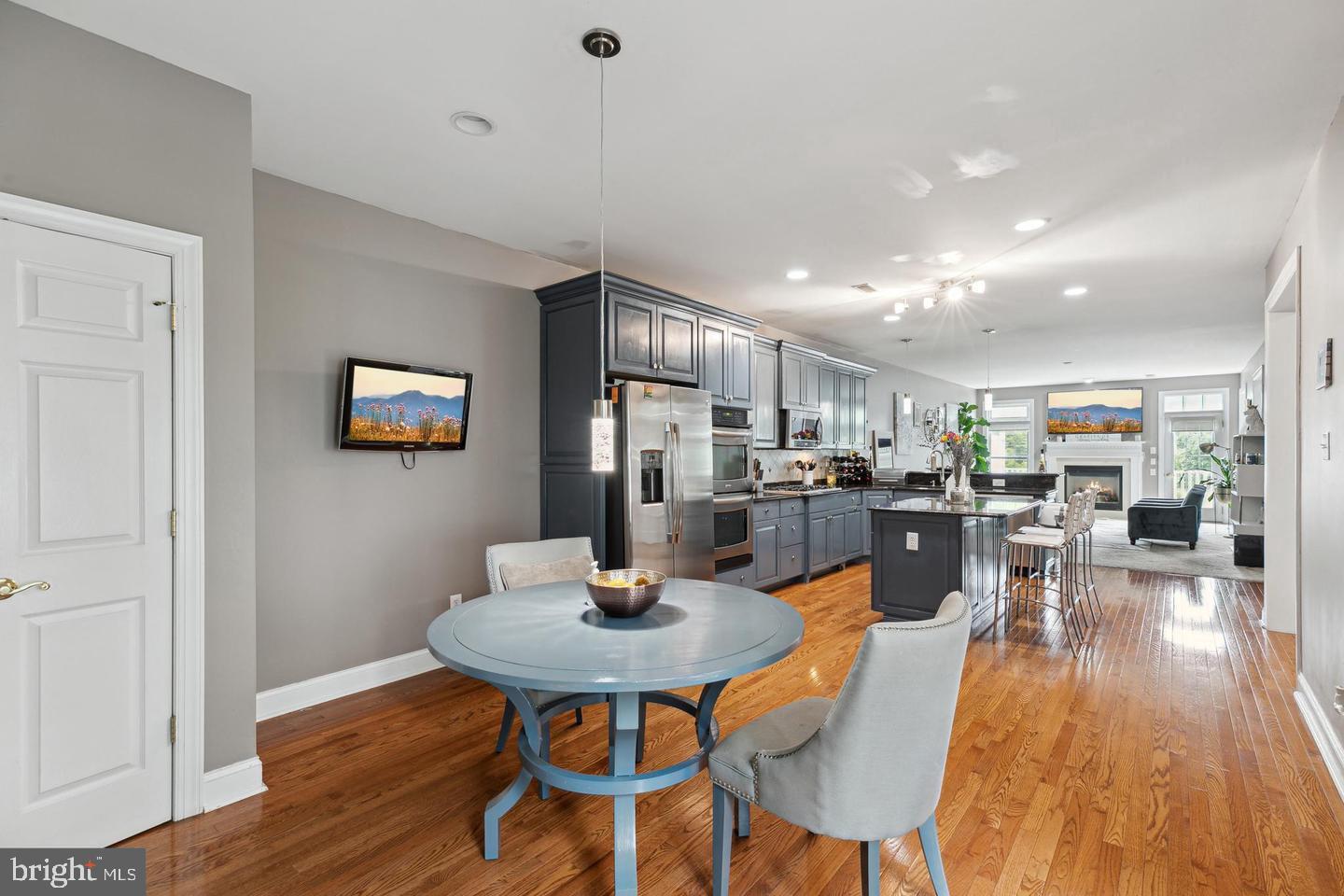 LAUREL BROOKE - Residential