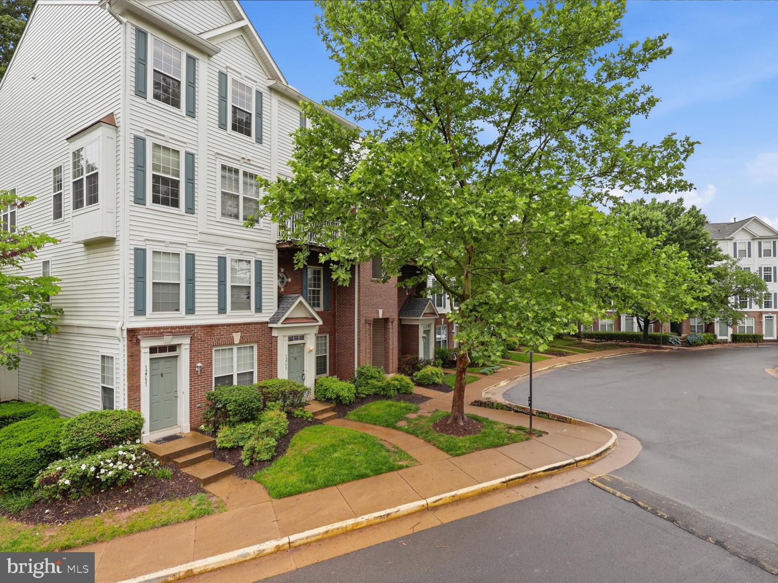 FAIR LAKES - Residential