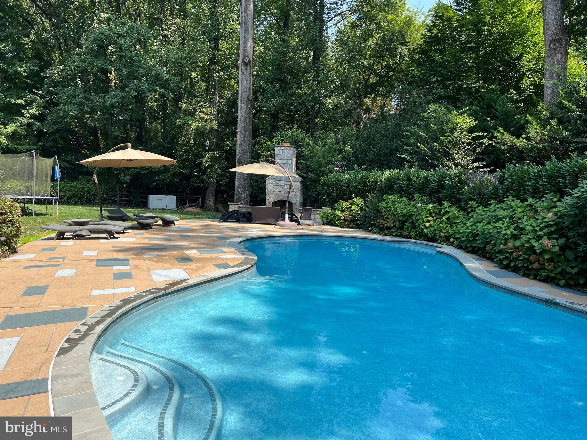 WILLIAMSBURG GARDENS - Residential