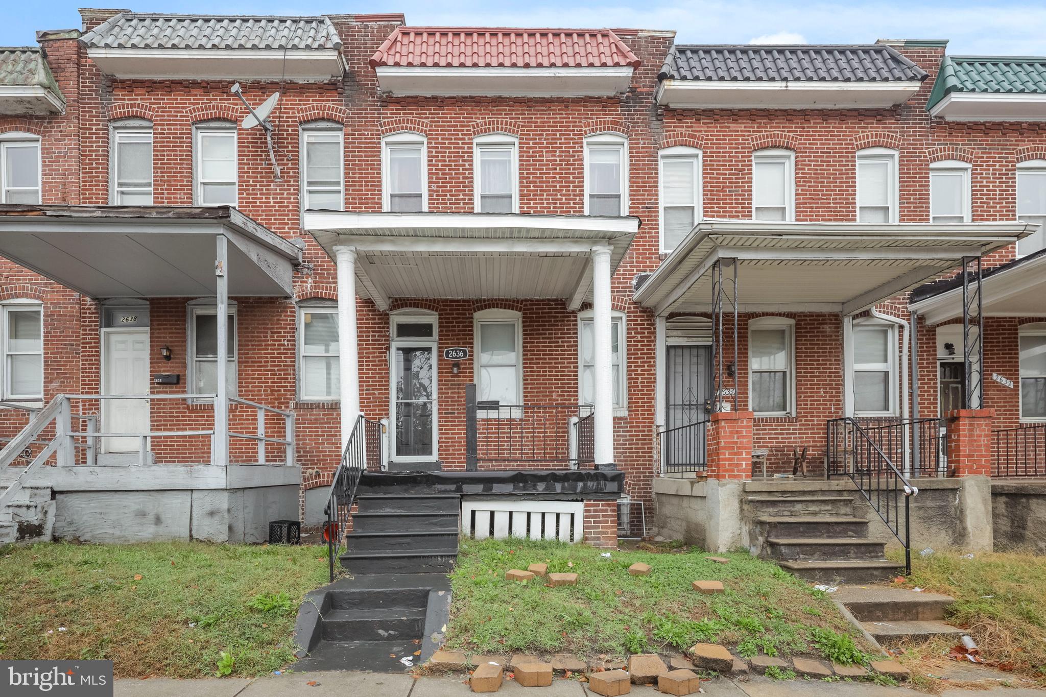 AMAZING RENTAL 3 BED ONE FULL BATH!  SMALL BACK YARD, FENCED IN!  HARDWOOD LIVING AND DINING ROOM FLOORS, CARPET BEDROOMS!  PROFESSIONALLY MANAGED!! SCHEDULE YOUR SHOWING TODAY!