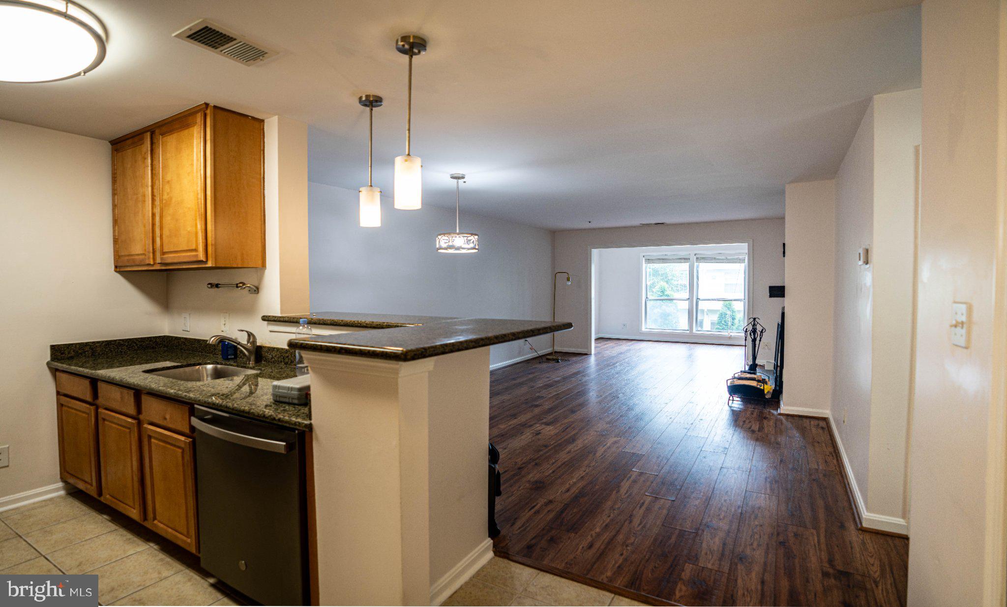 THE FOUR WINDS AT OAKTON - Residential