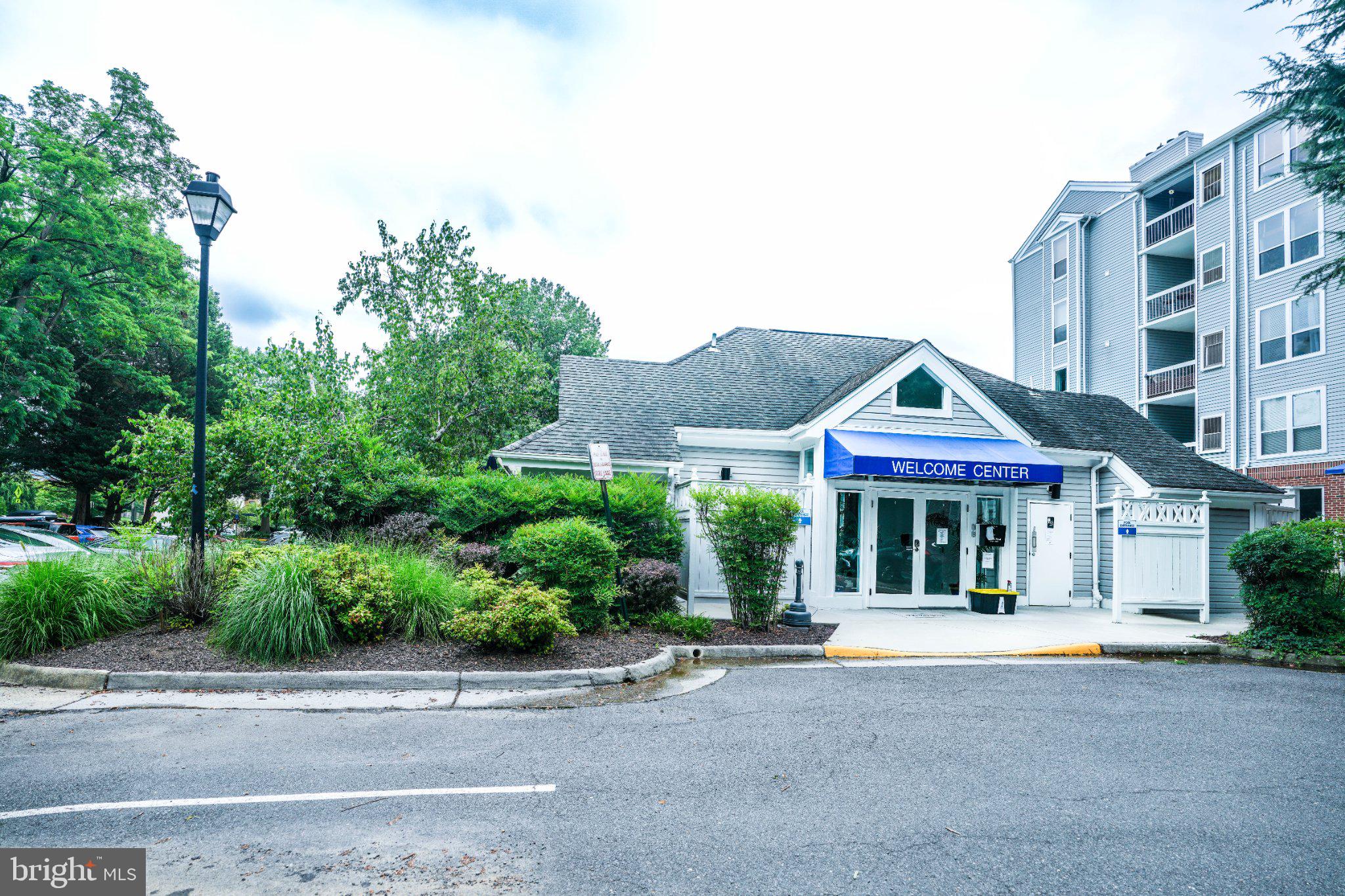 THE FOUR WINDS AT OAKTON - Residential
