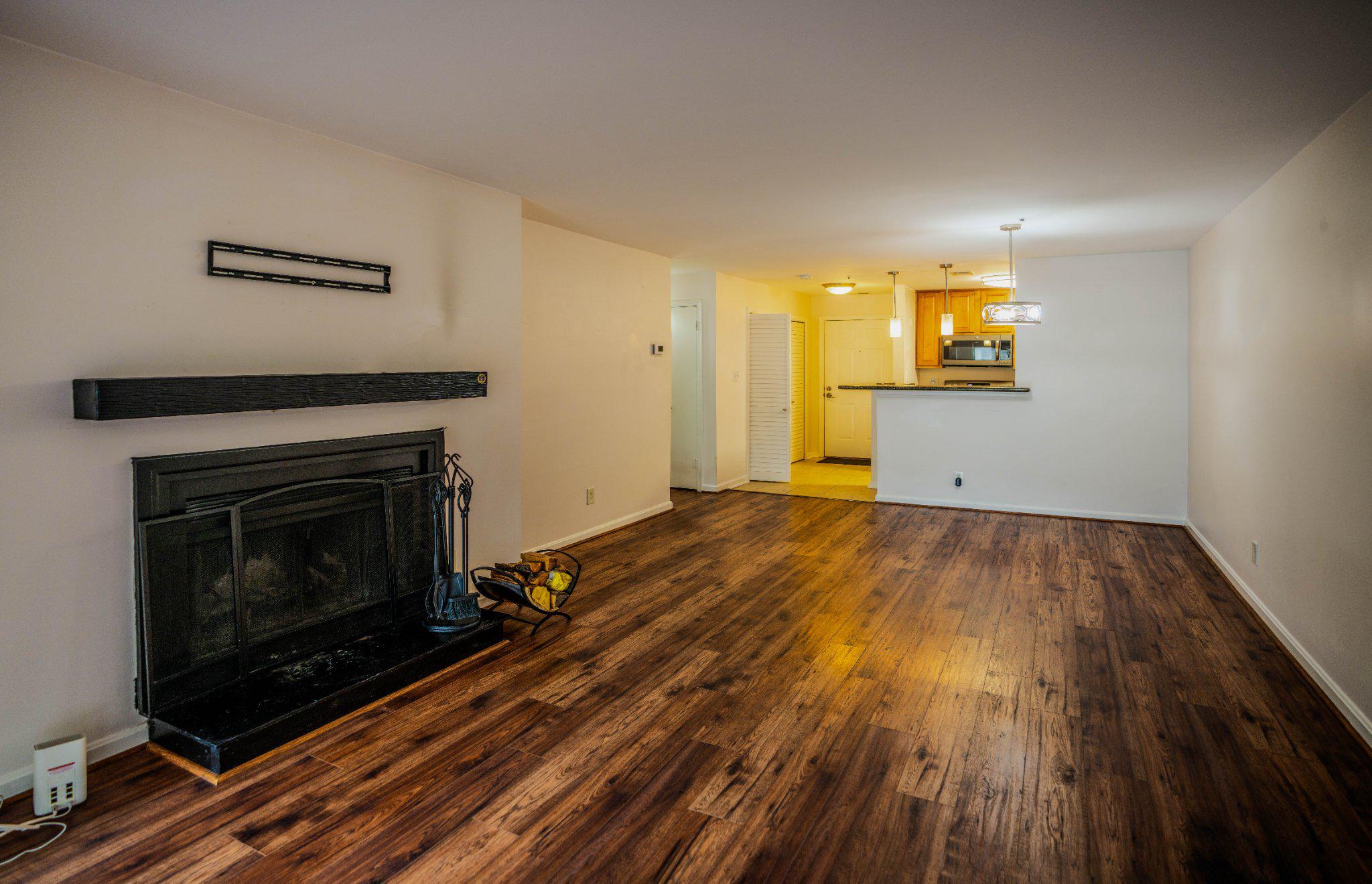THE FOUR WINDS AT OAKTON - Residential