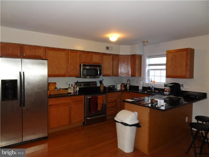 A Huge 2 bedroom 2.5 bath with attached garage parking. Almost 2000 Sq ft. First floor is a large den/office with a half bathroom and laundry. The entire second floor is a large living room and eat in kitchen with an island. Hardwood throughout. Third floor has 2 bedrooms each with their own private bathroom. The back of the property is a driveway leading to a garage which opens to the first floor. Great location close to I-95, Richmond street, The Green Rock Tavern, Memphis Tap room, Port Richmond shopping center, etc...