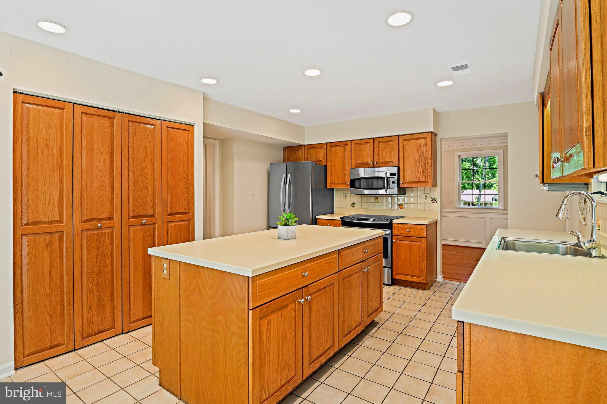 RESTON - Residential