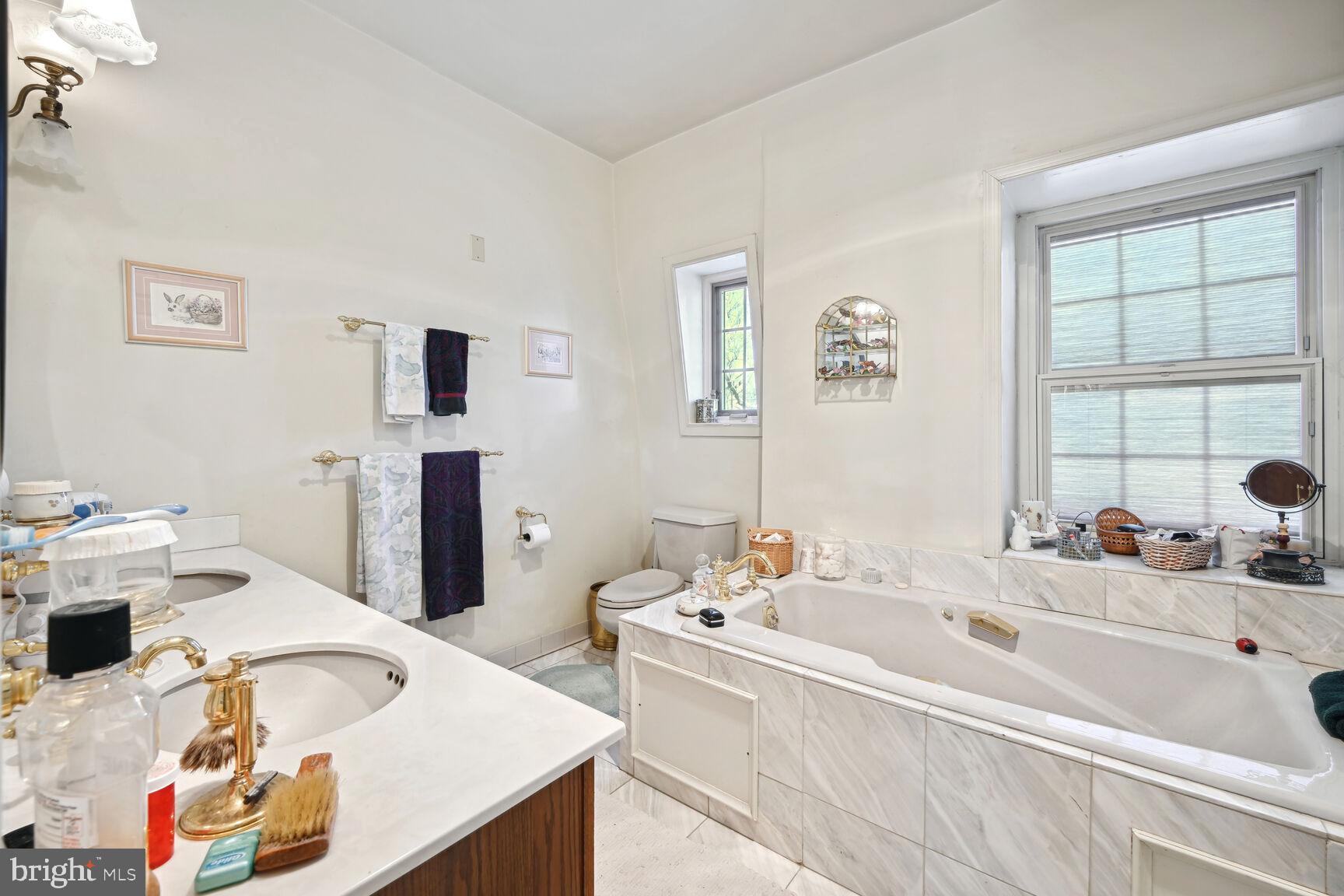 CAPITOL HILL - Residential