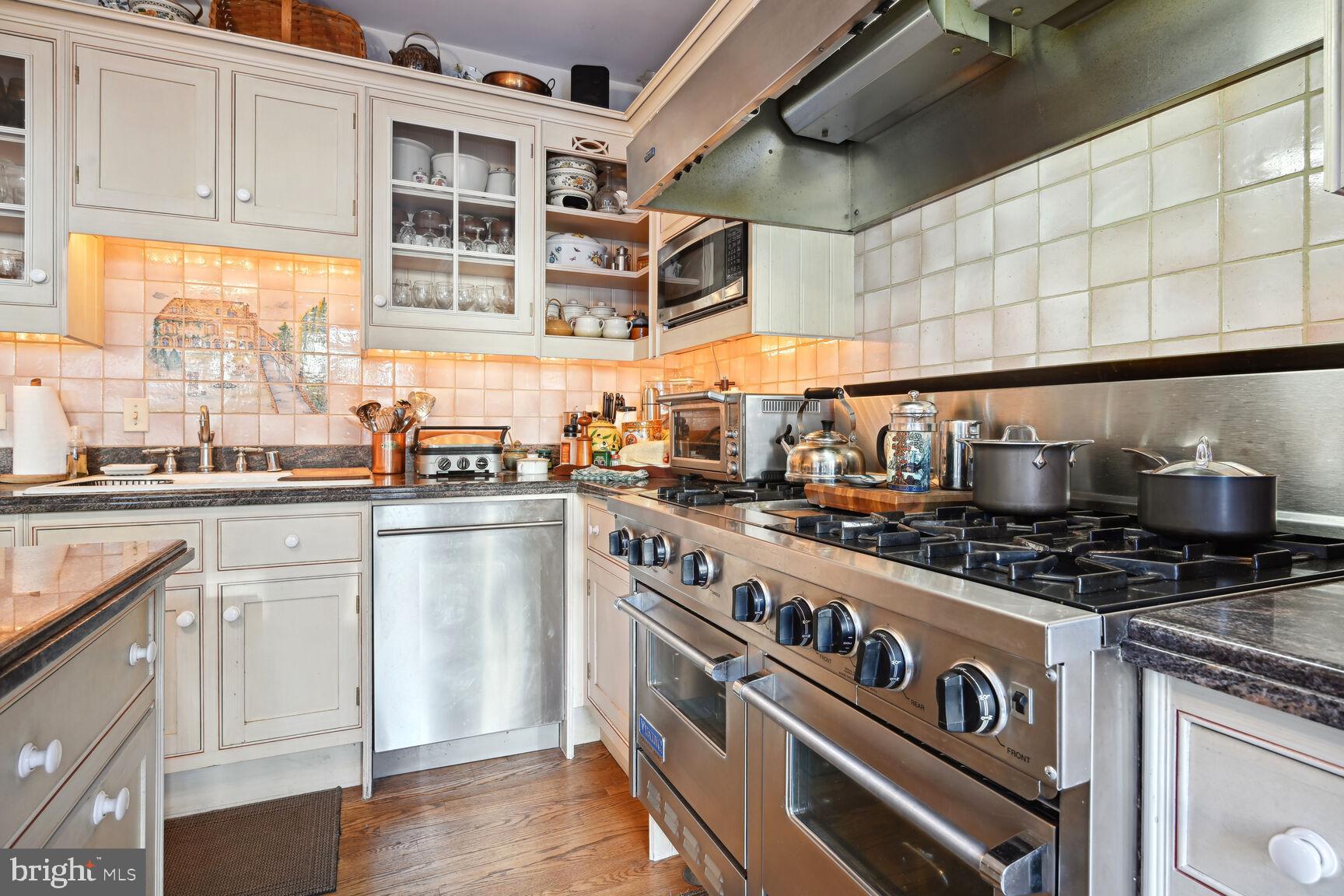 CAPITOL HILL - Residential