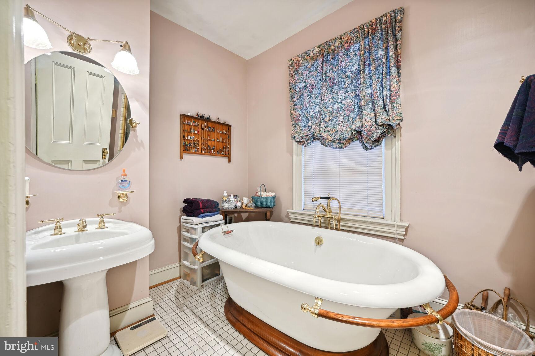 CAPITOL HILL - Residential