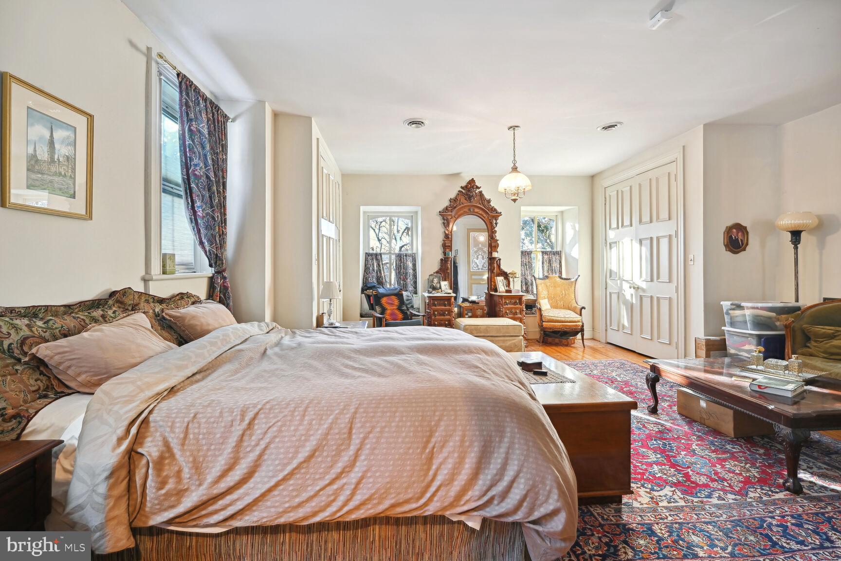 CAPITOL HILL - Residential