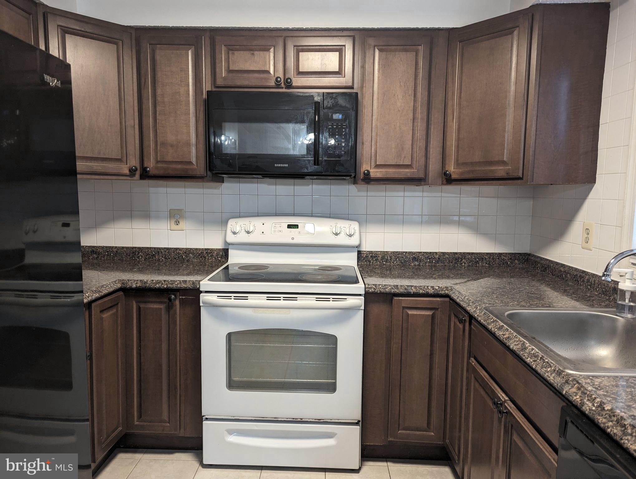 POHICK VILLAGE - Residential Lease