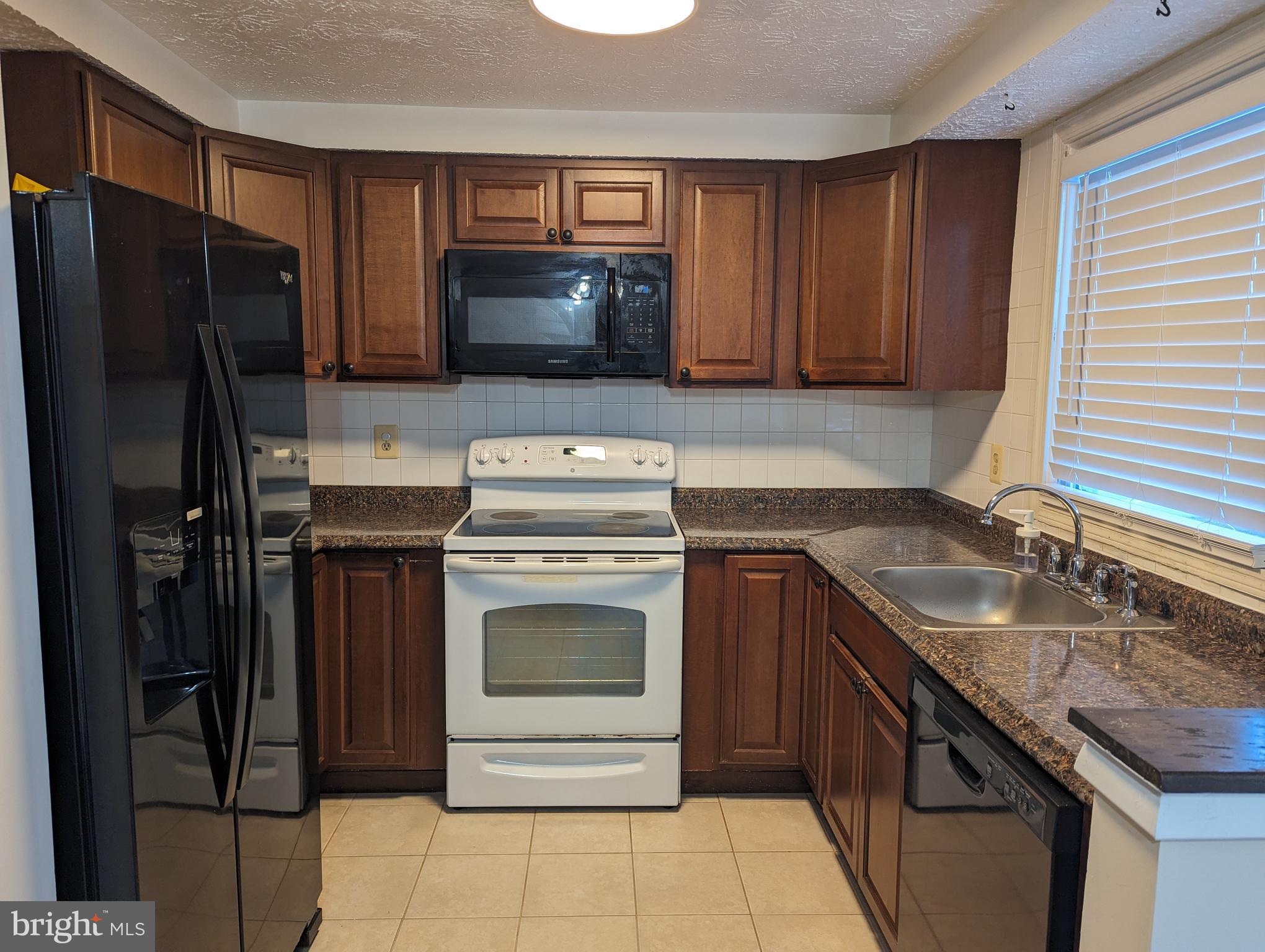POHICK VILLAGE - Residential Lease
