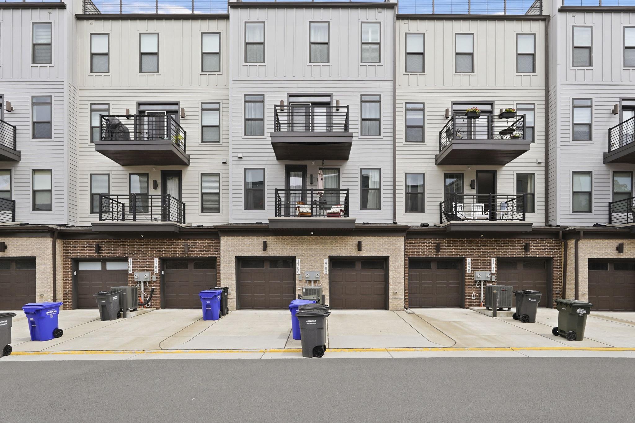 TALL OAKS - Residential