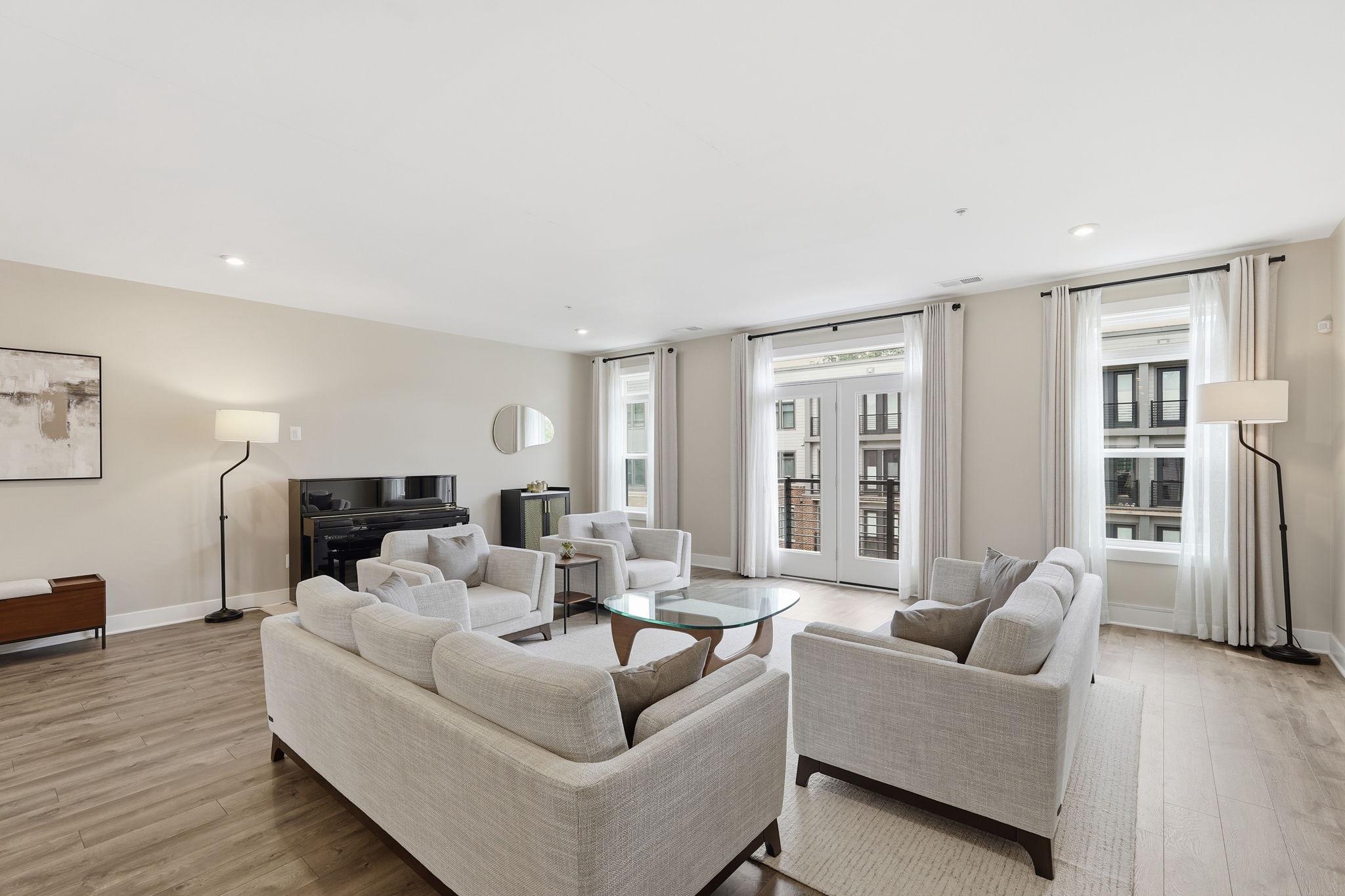 TALL OAKS - Residential