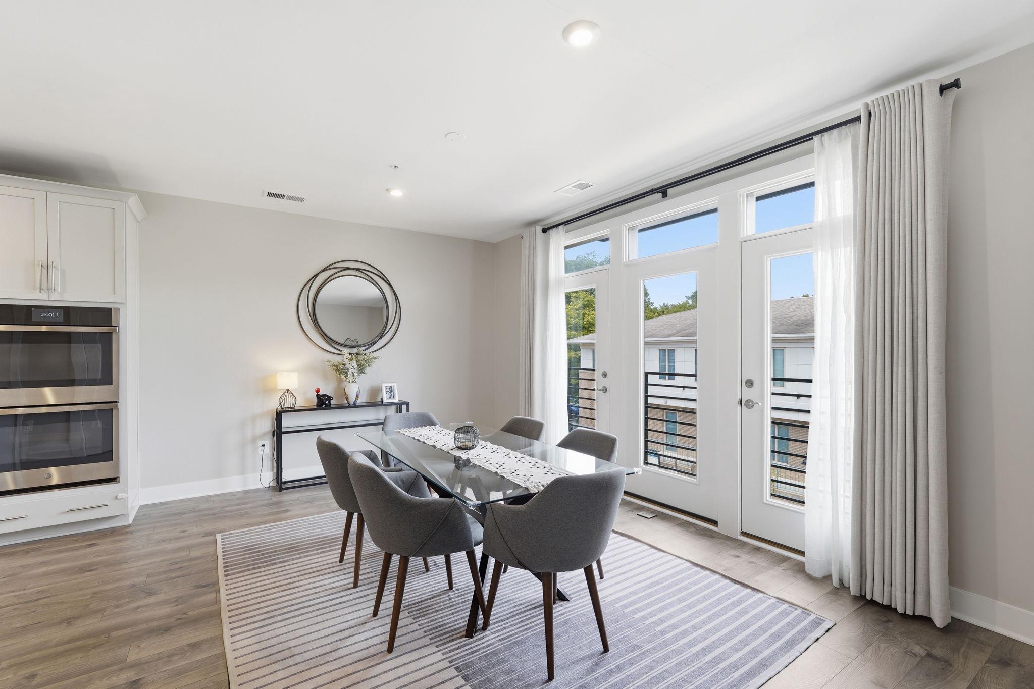 TALL OAKS - Residential