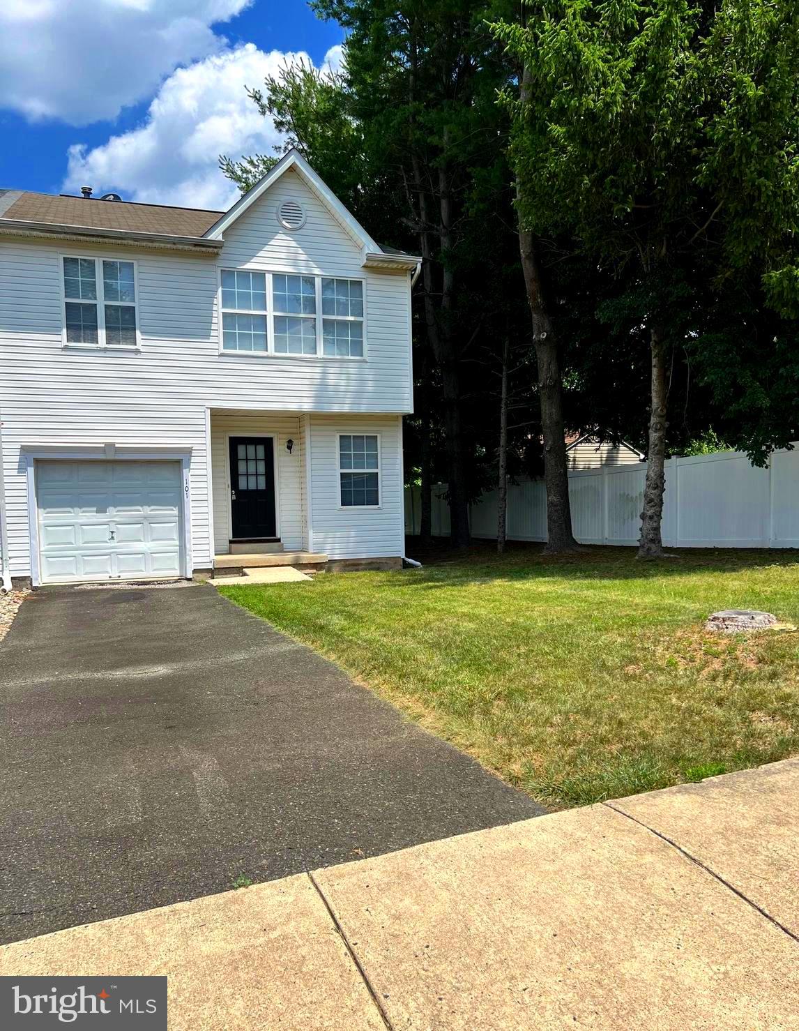 HICKORY HOLLOW - Residential