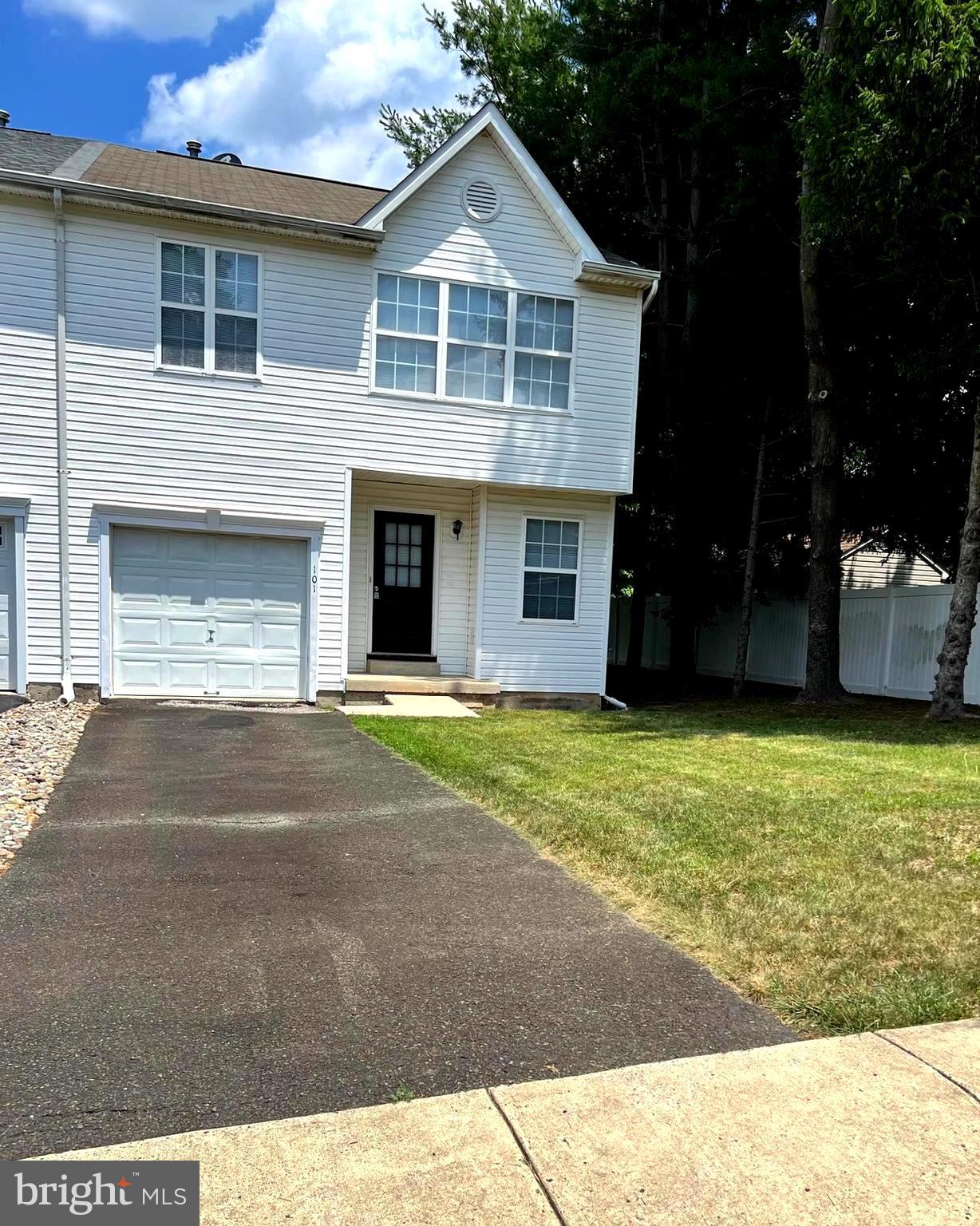 HICKORY HOLLOW - Residential
