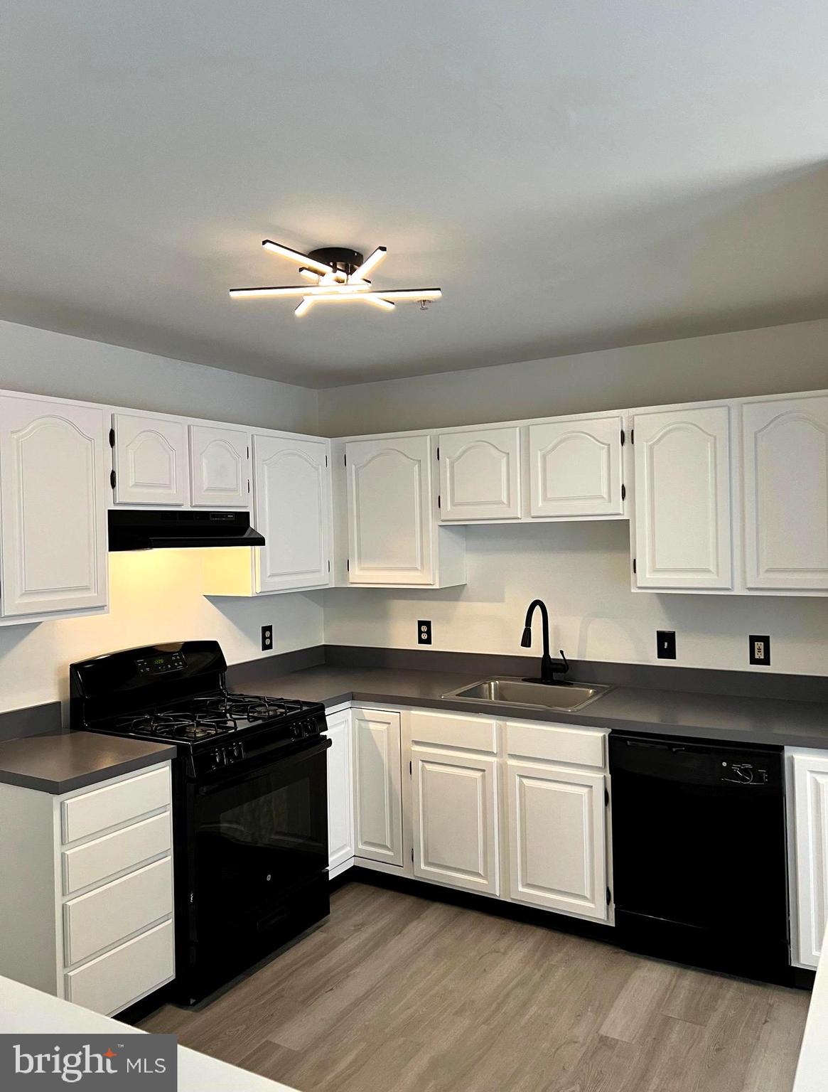 HICKORY HOLLOW - Residential
