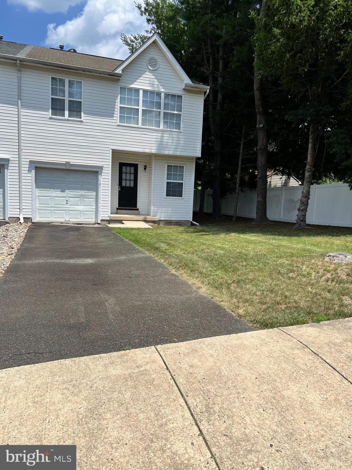 HICKORY HOLLOW - Residential