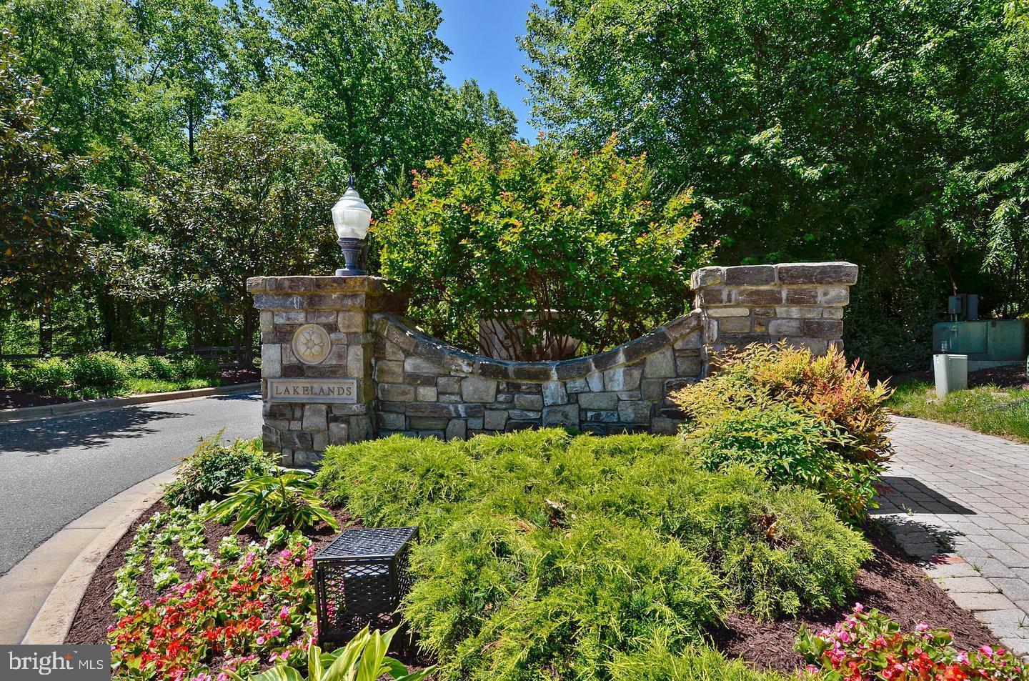 LAKELANDS - Residential