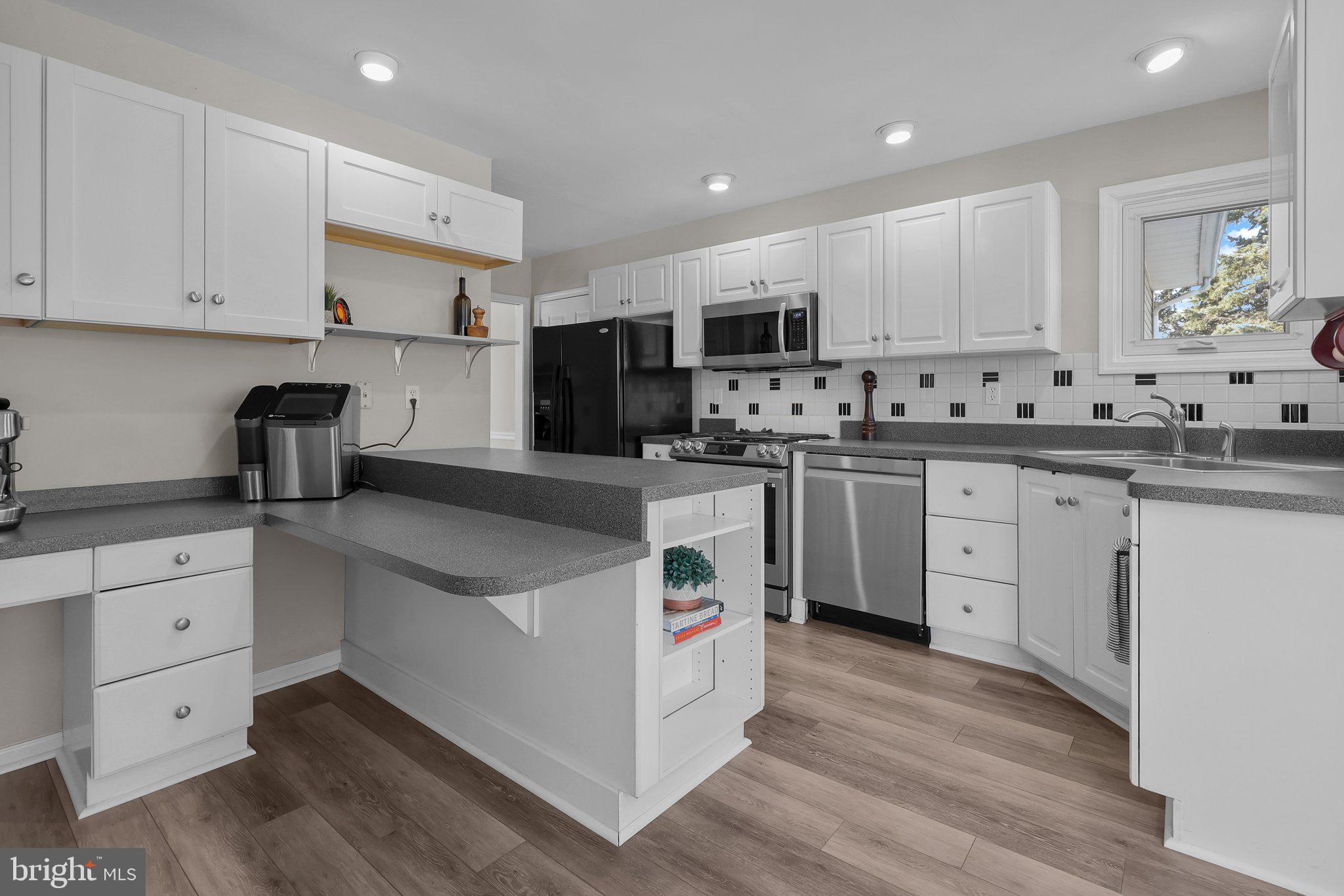 HIDDEN CREEK - Residential