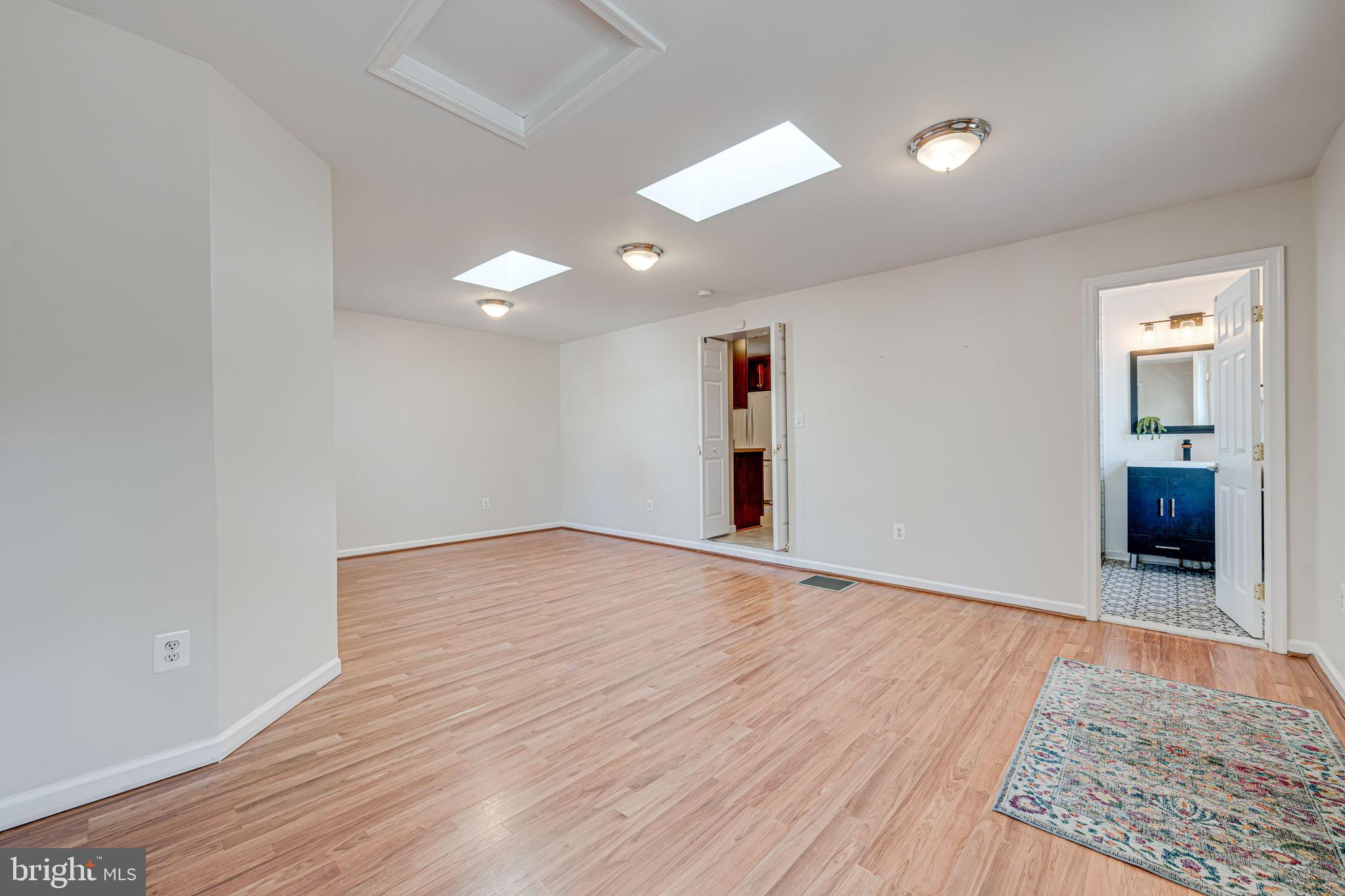 HUNTINGTON - Residential Lease