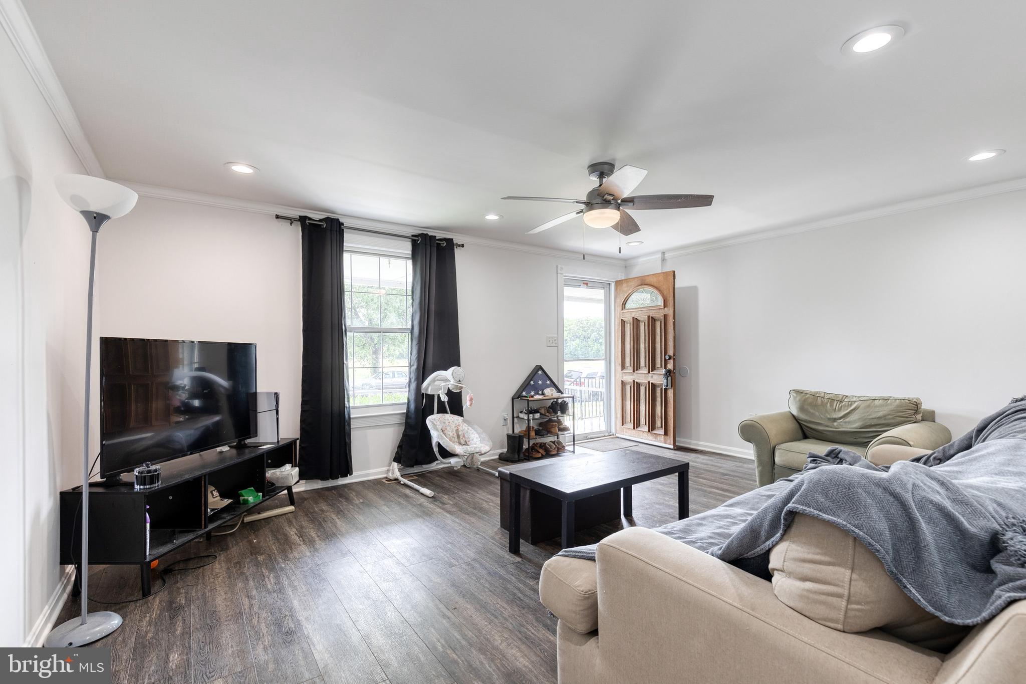FOX RIDGE MANOR - Residential