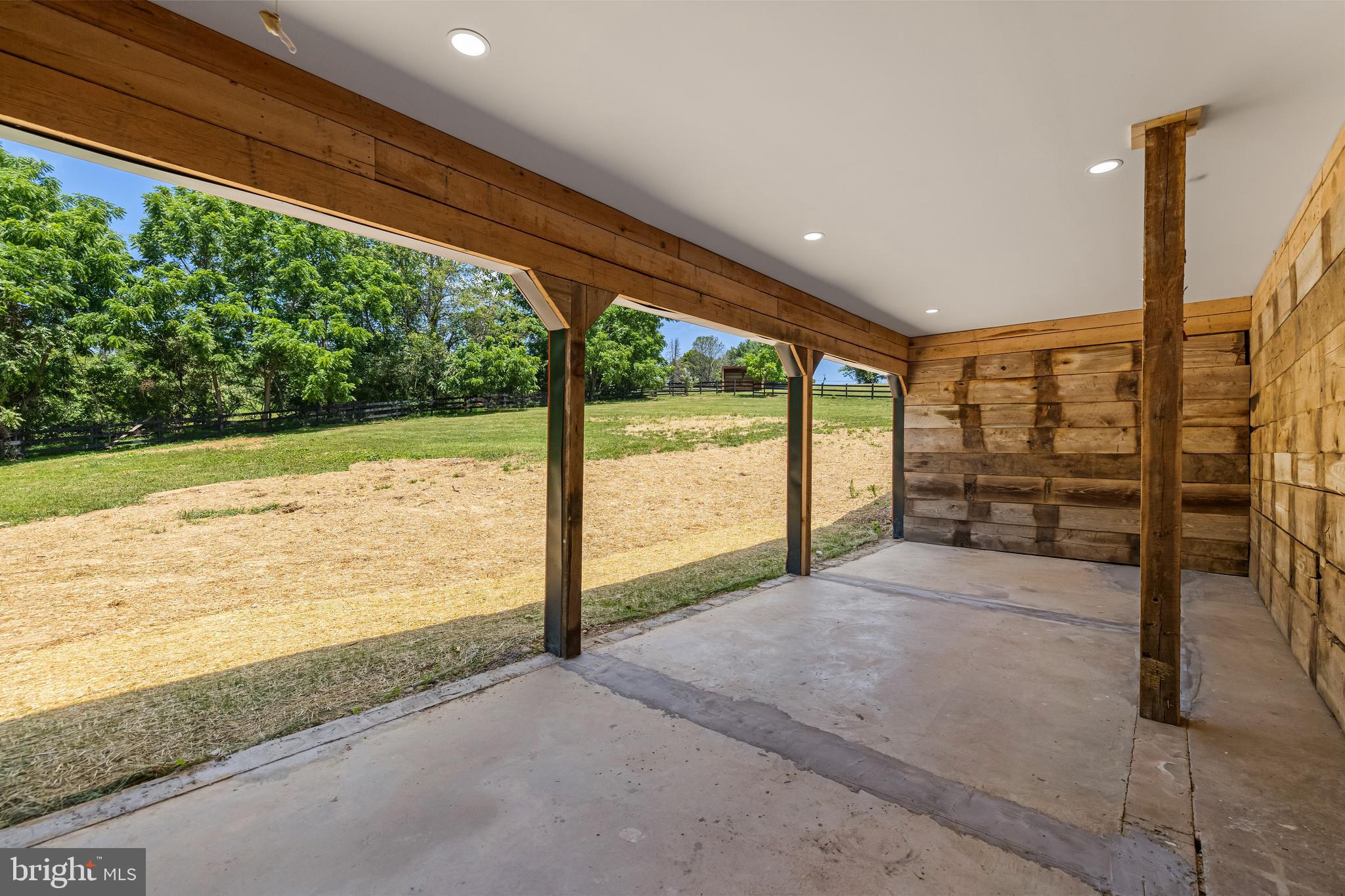 FREELAND - Farm