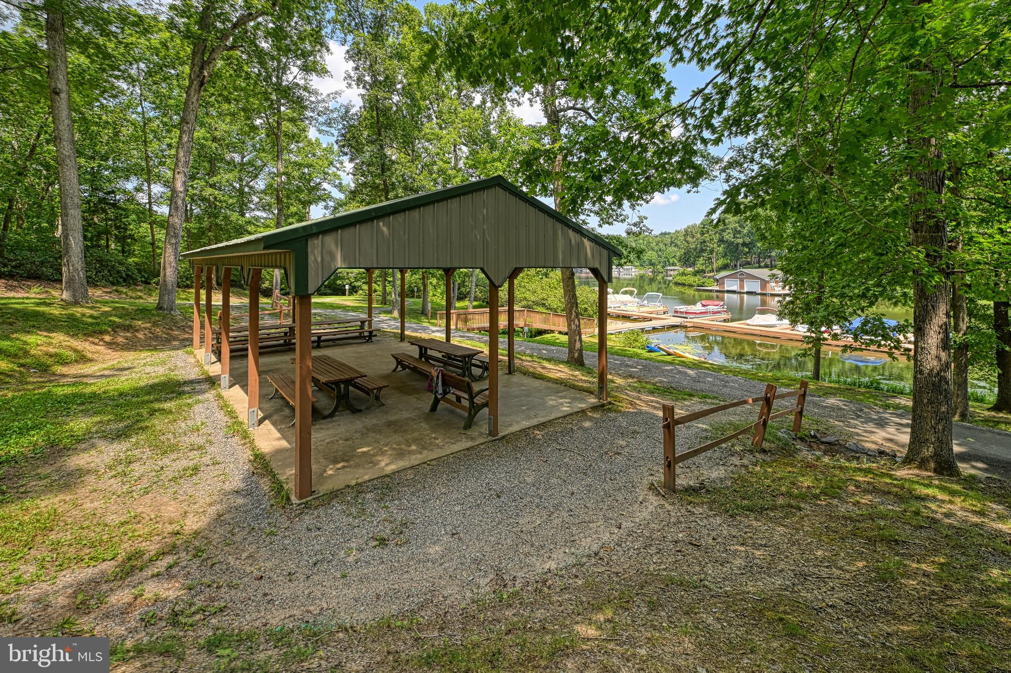 PINE HARBOUR - Residential