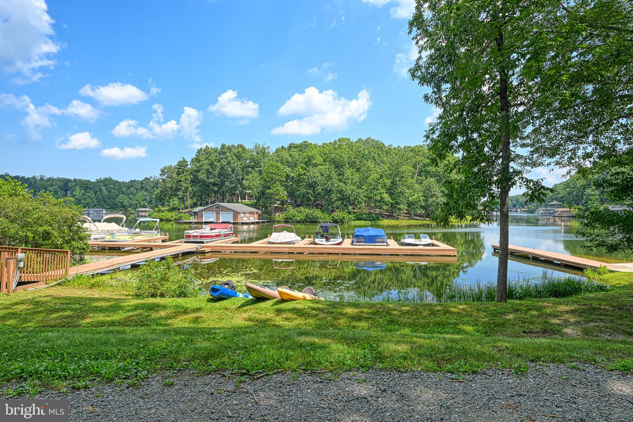 PINE HARBOUR - Residential