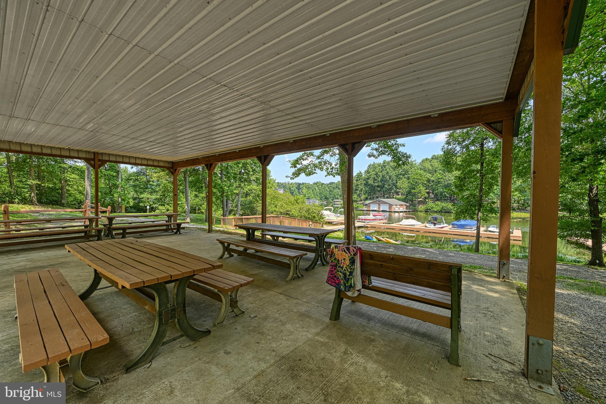 PINE HARBOUR - Residential
