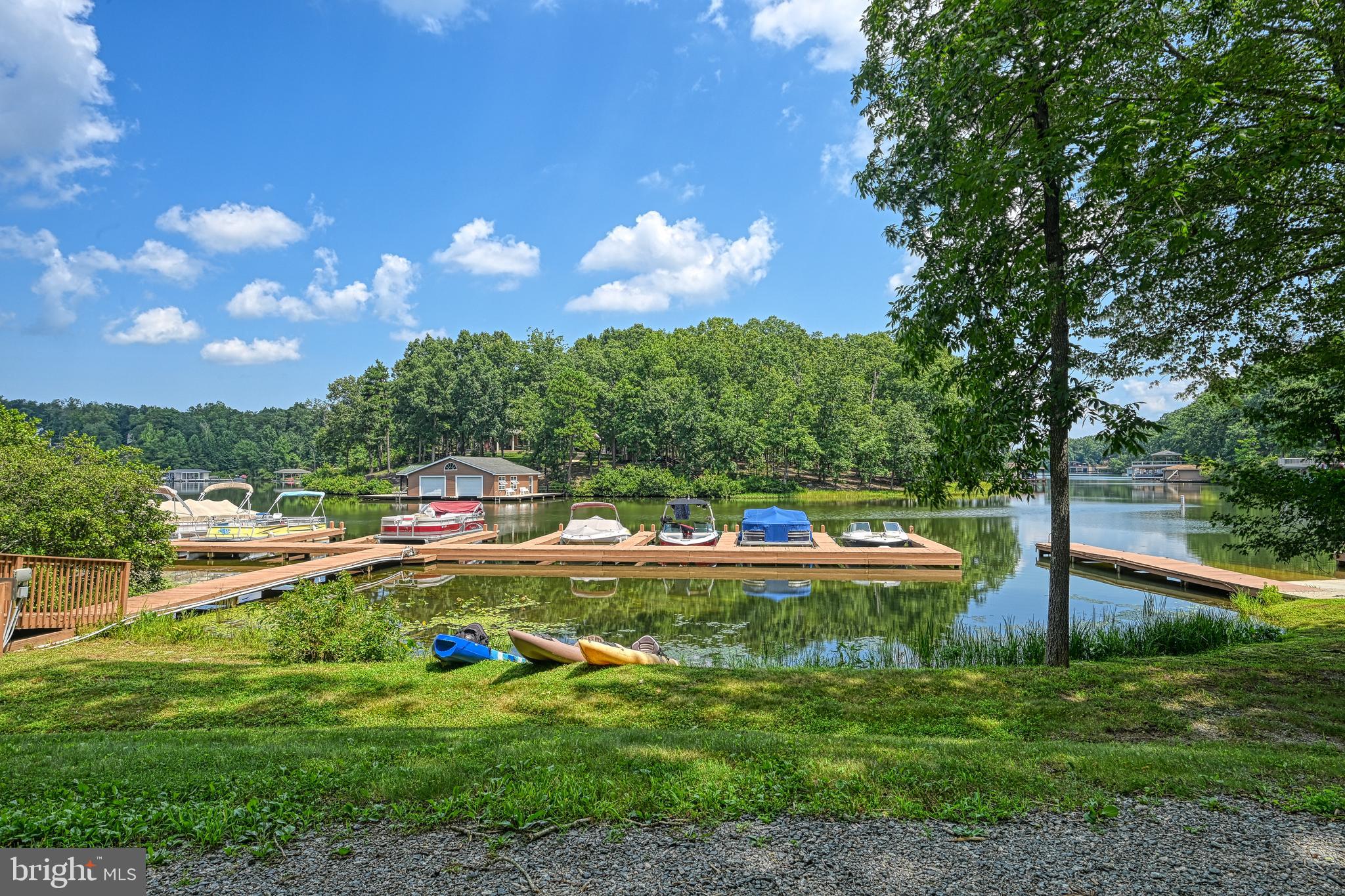 PINE HARBOUR - Residential