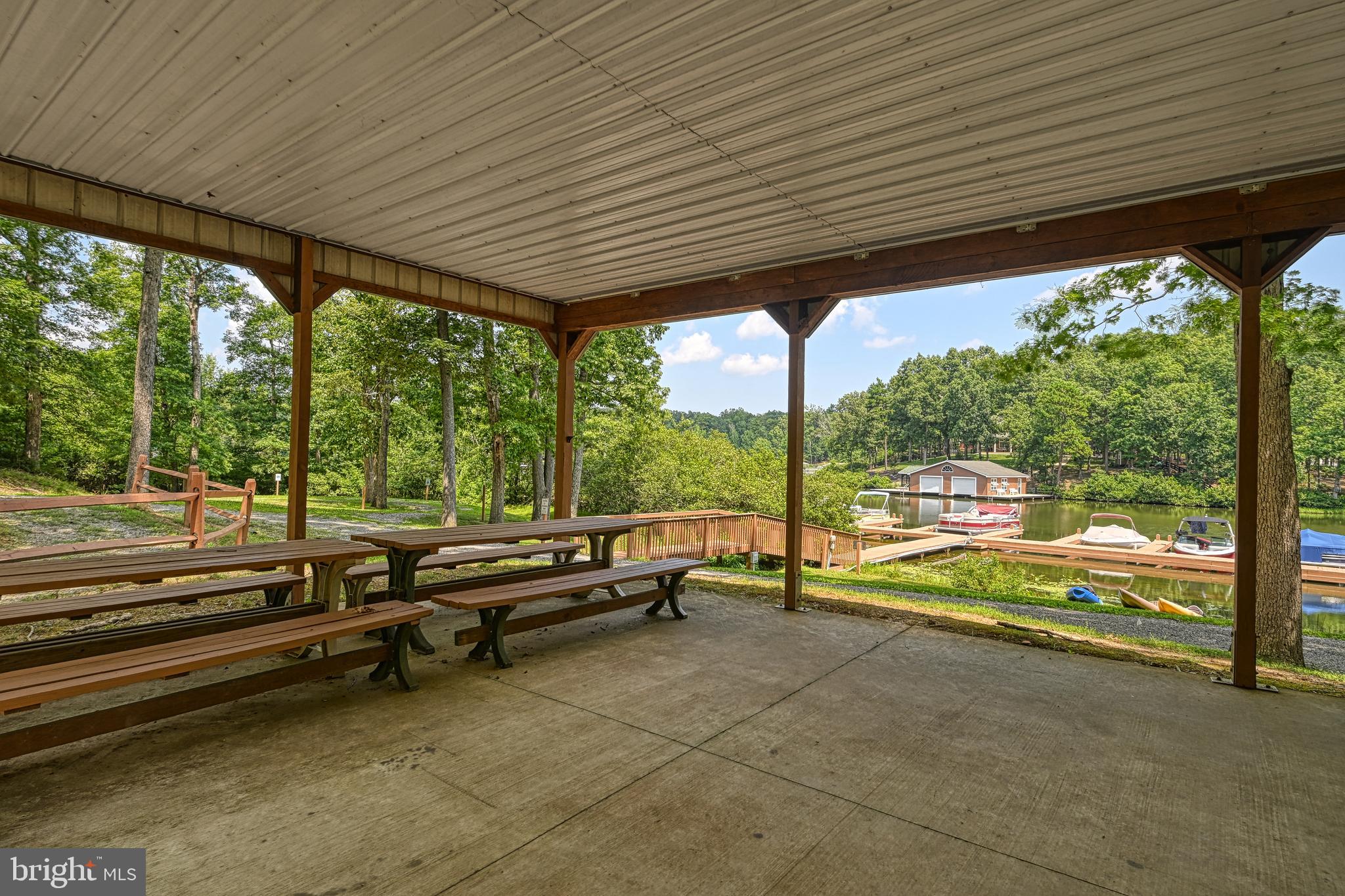PINE HARBOUR - Residential
