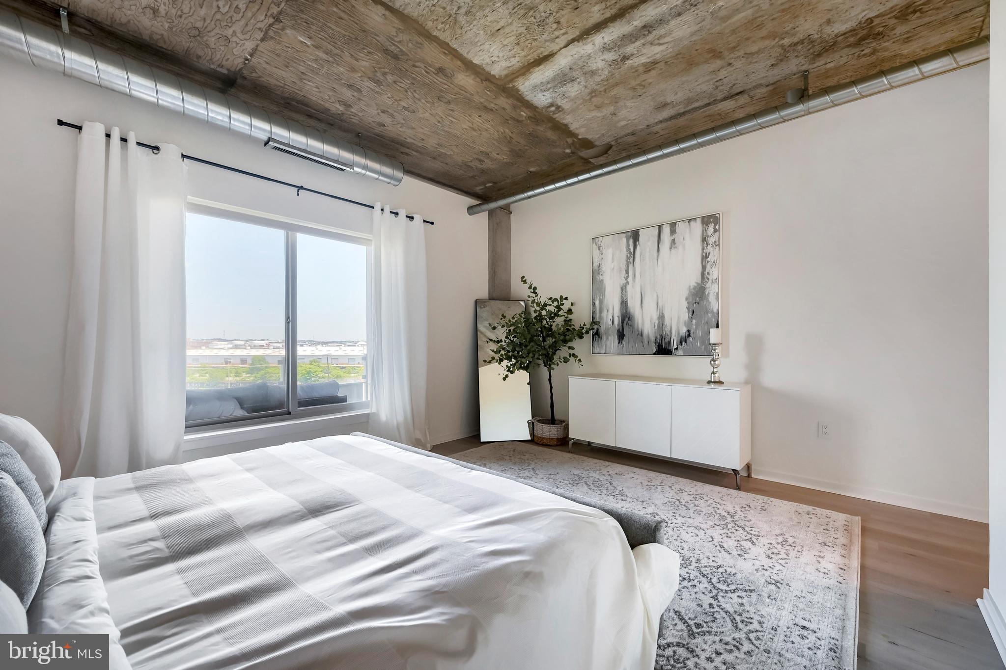 LOCUST POINT - Residential