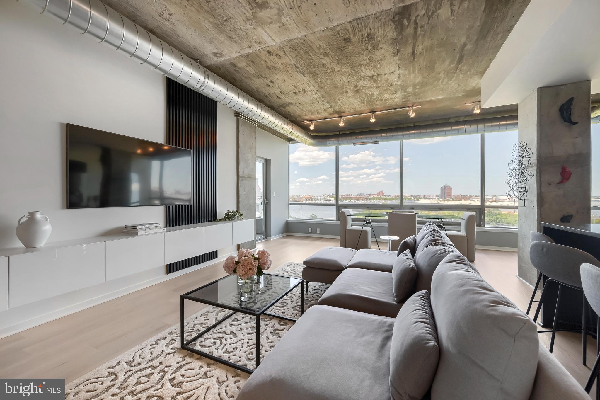 LOCUST POINT - Residential