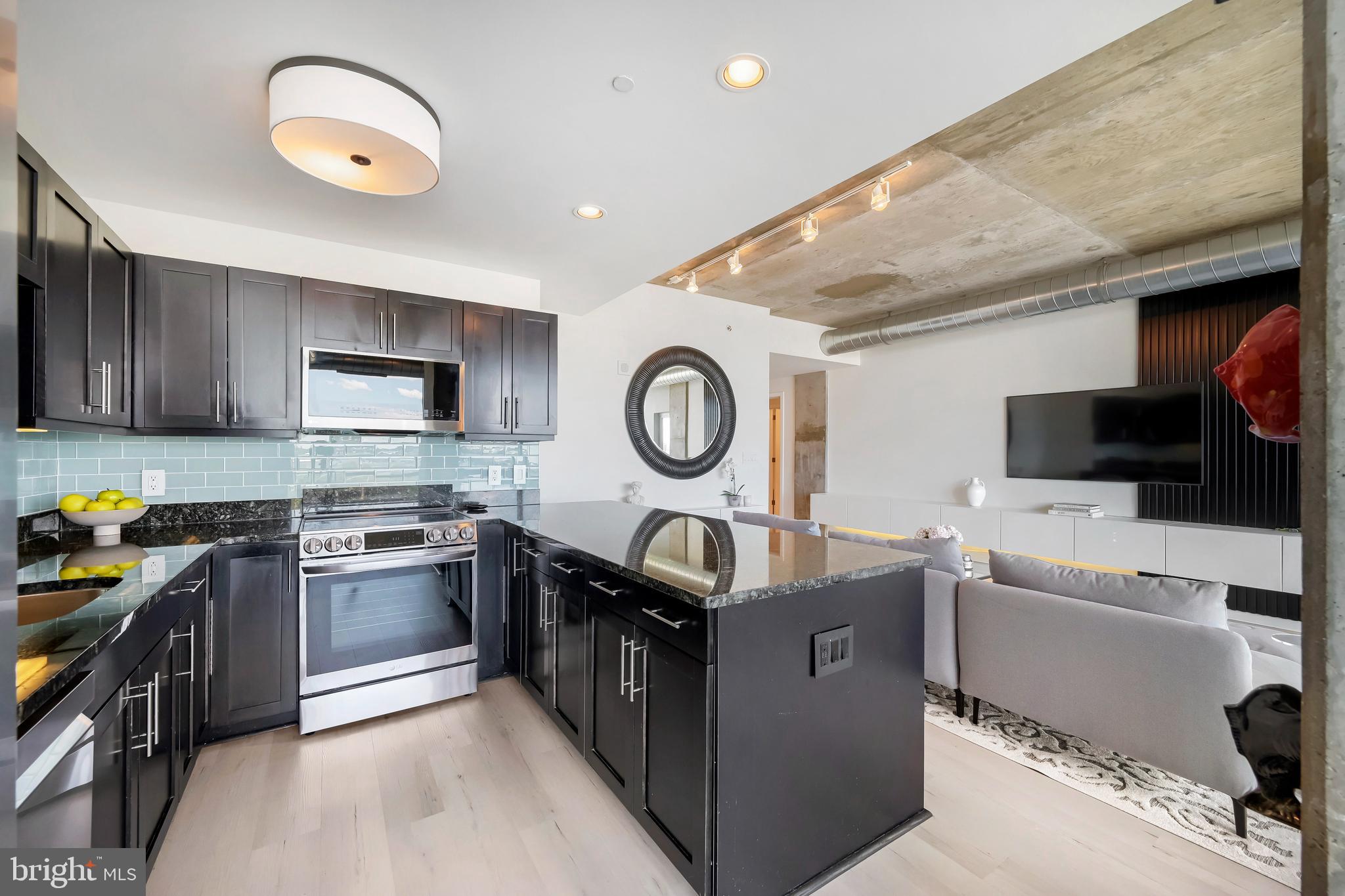 LOCUST POINT - Residential
