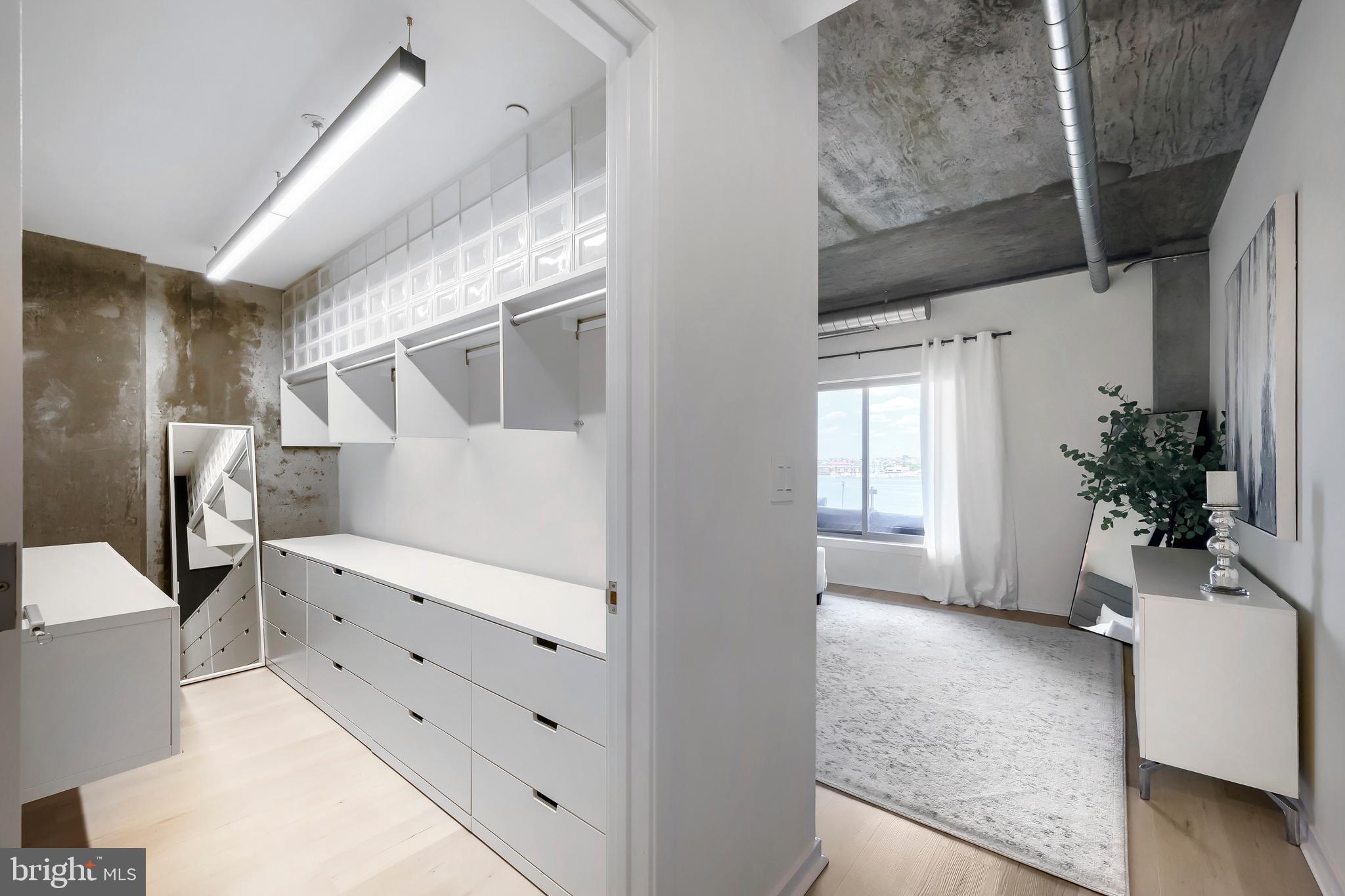 LOCUST POINT - Residential