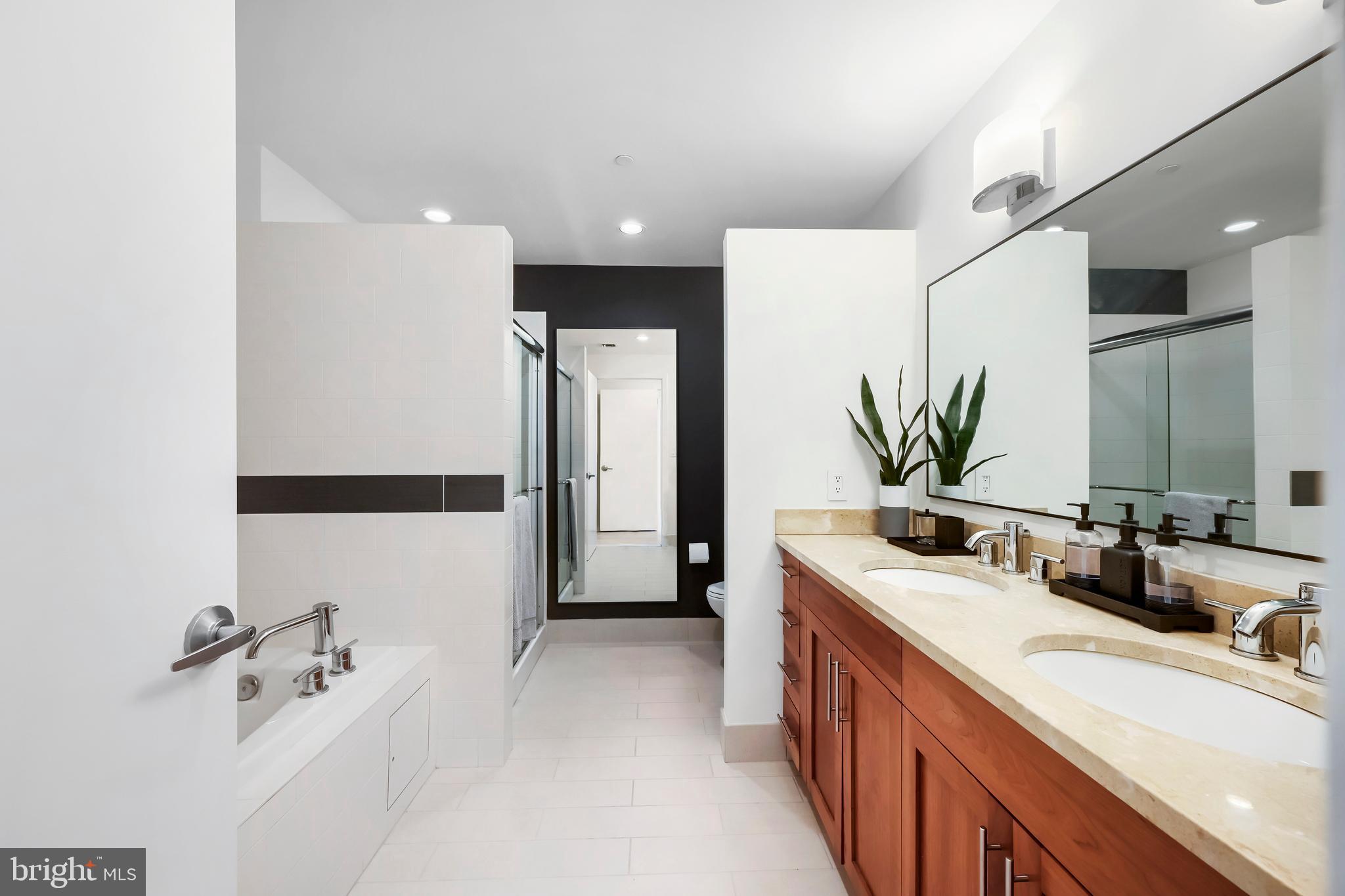 LOCUST POINT - Residential
