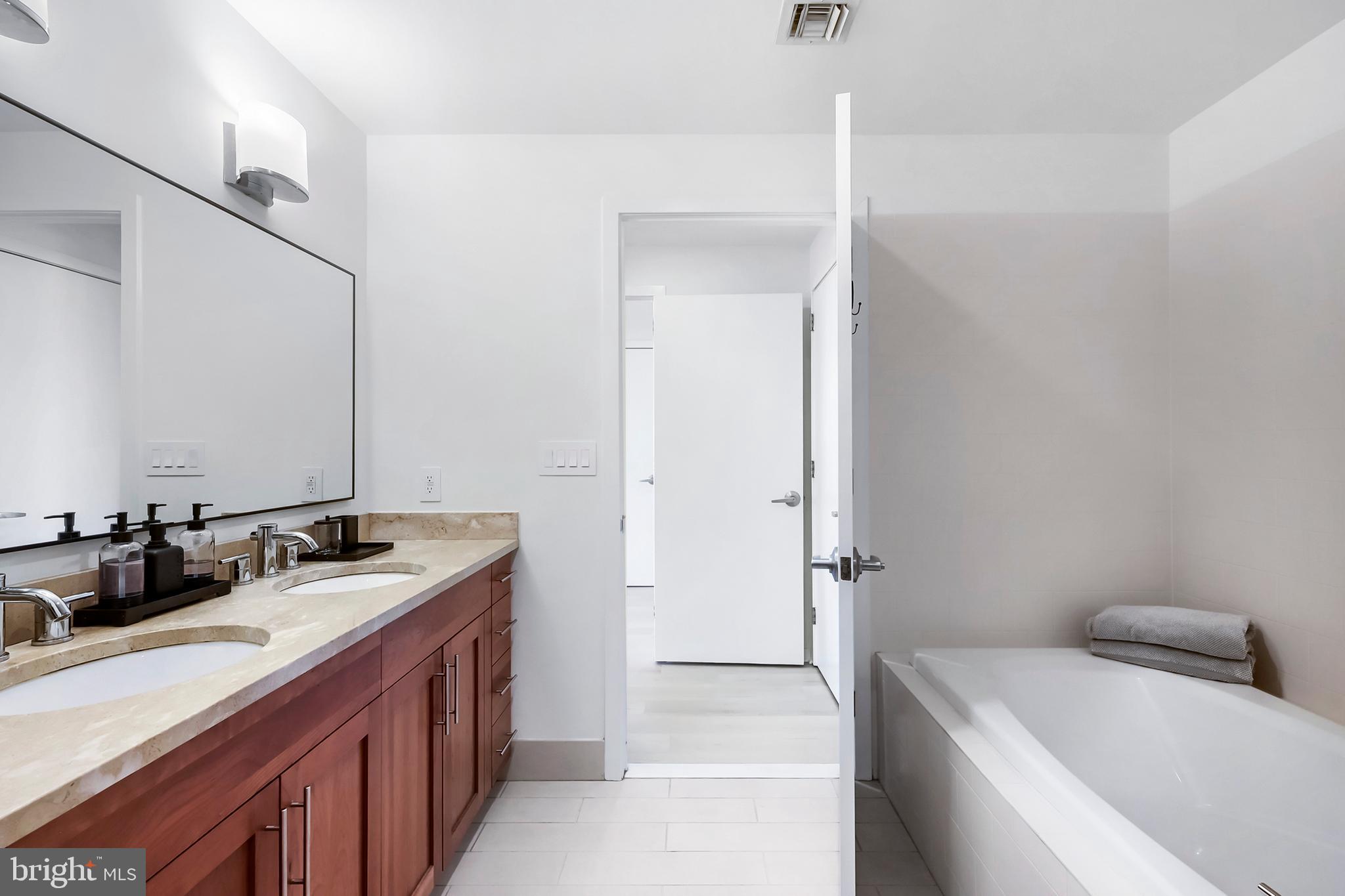 LOCUST POINT - Residential