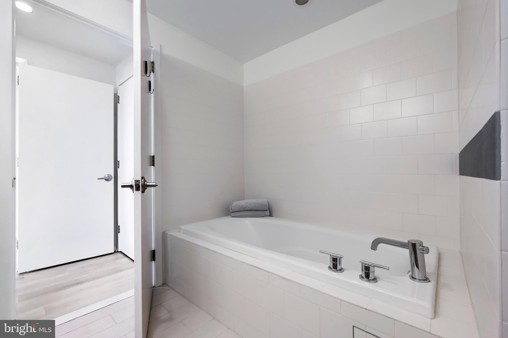 LOCUST POINT - Residential