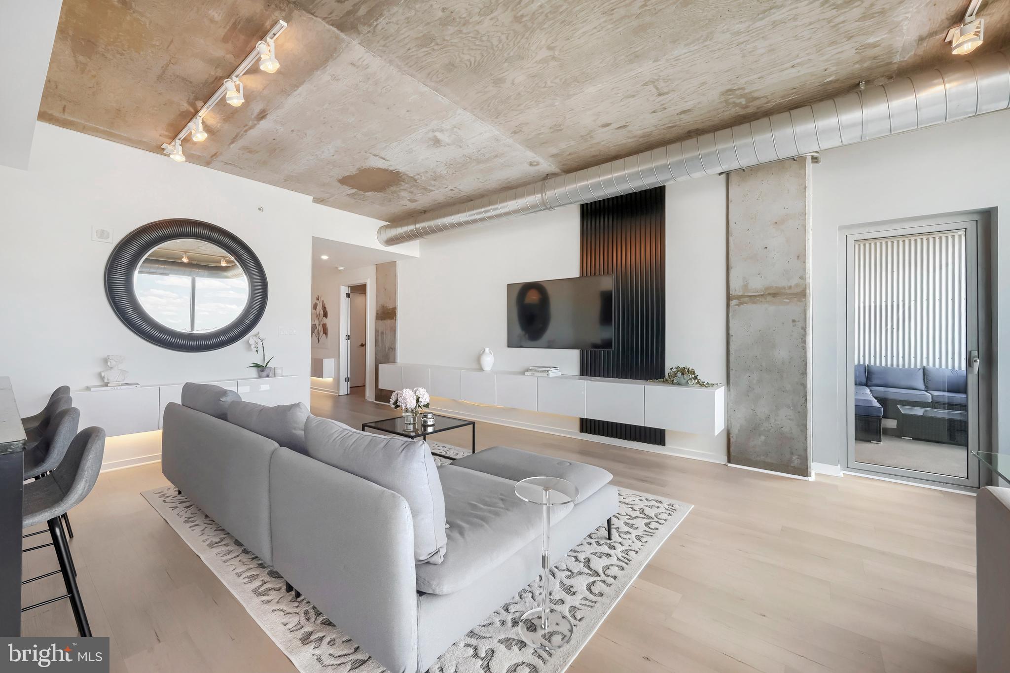 LOCUST POINT - Residential