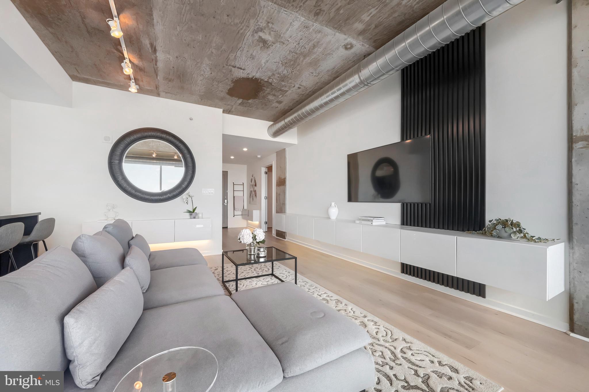 LOCUST POINT - Residential
