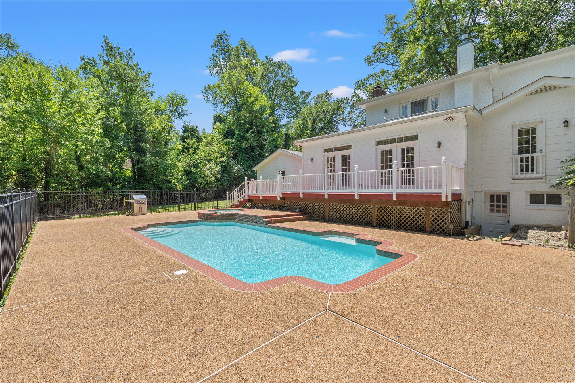 FIVE OAKS - Residential