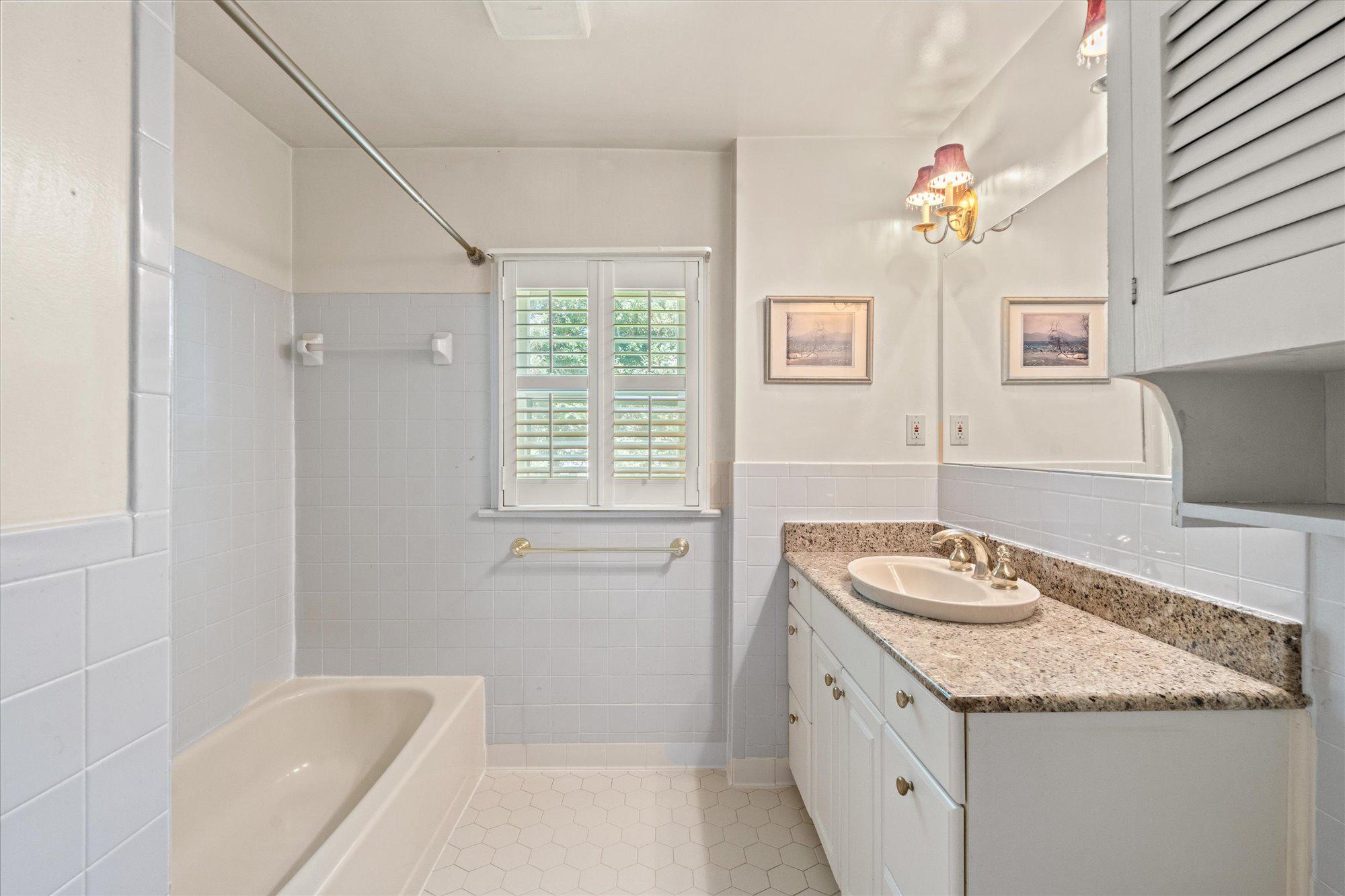FIVE OAKS - Residential