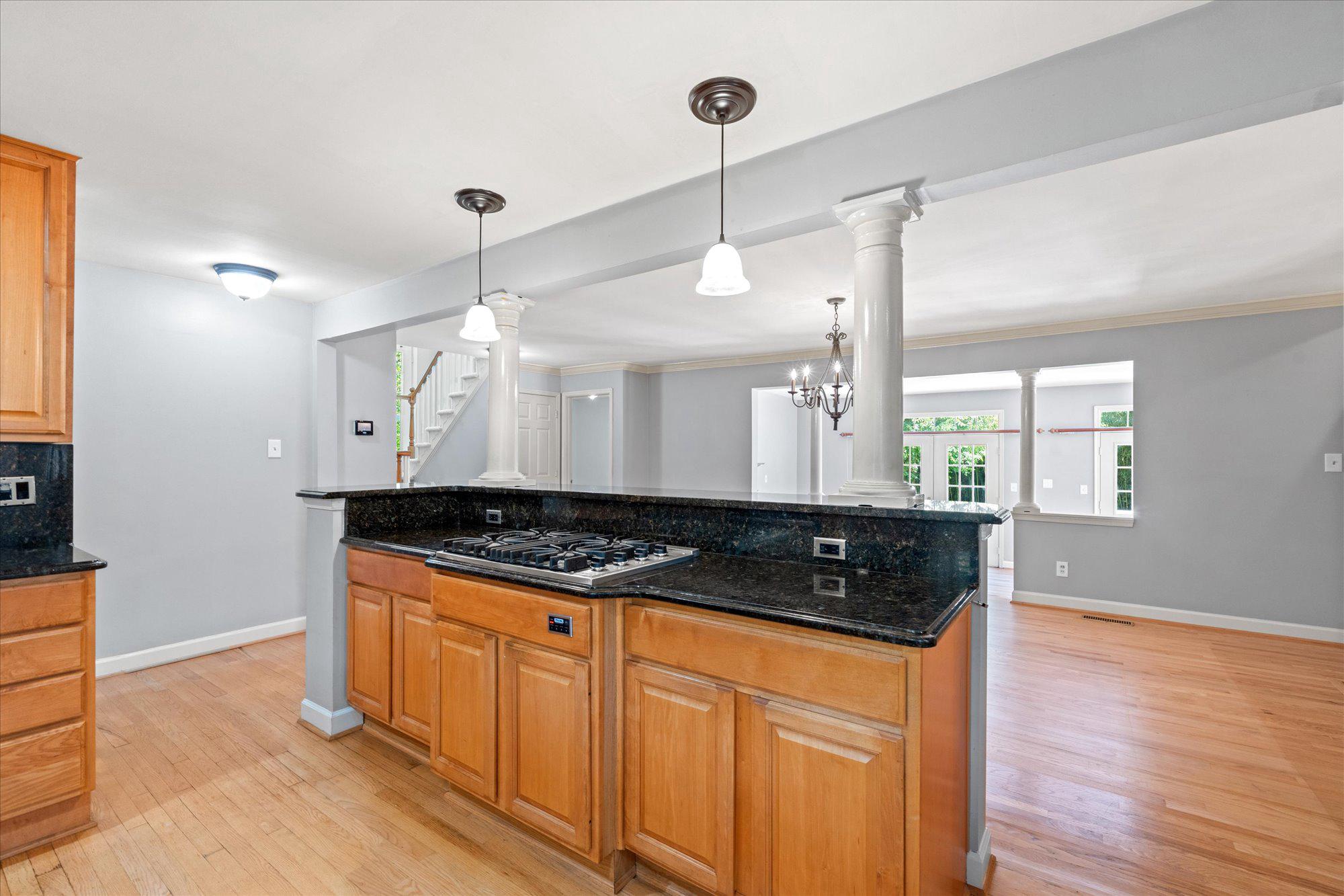 FIVE OAKS - Residential