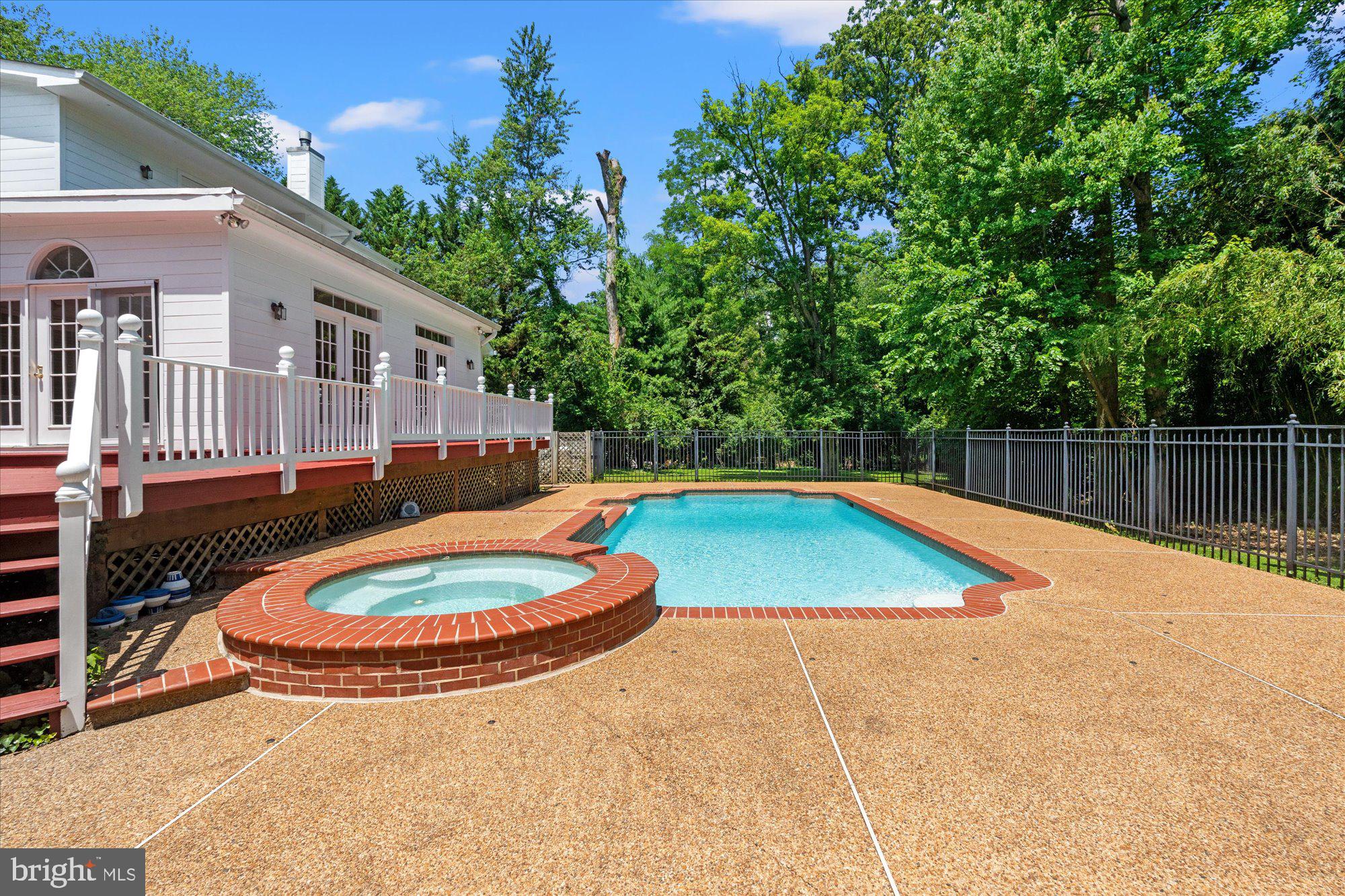 FIVE OAKS - Residential